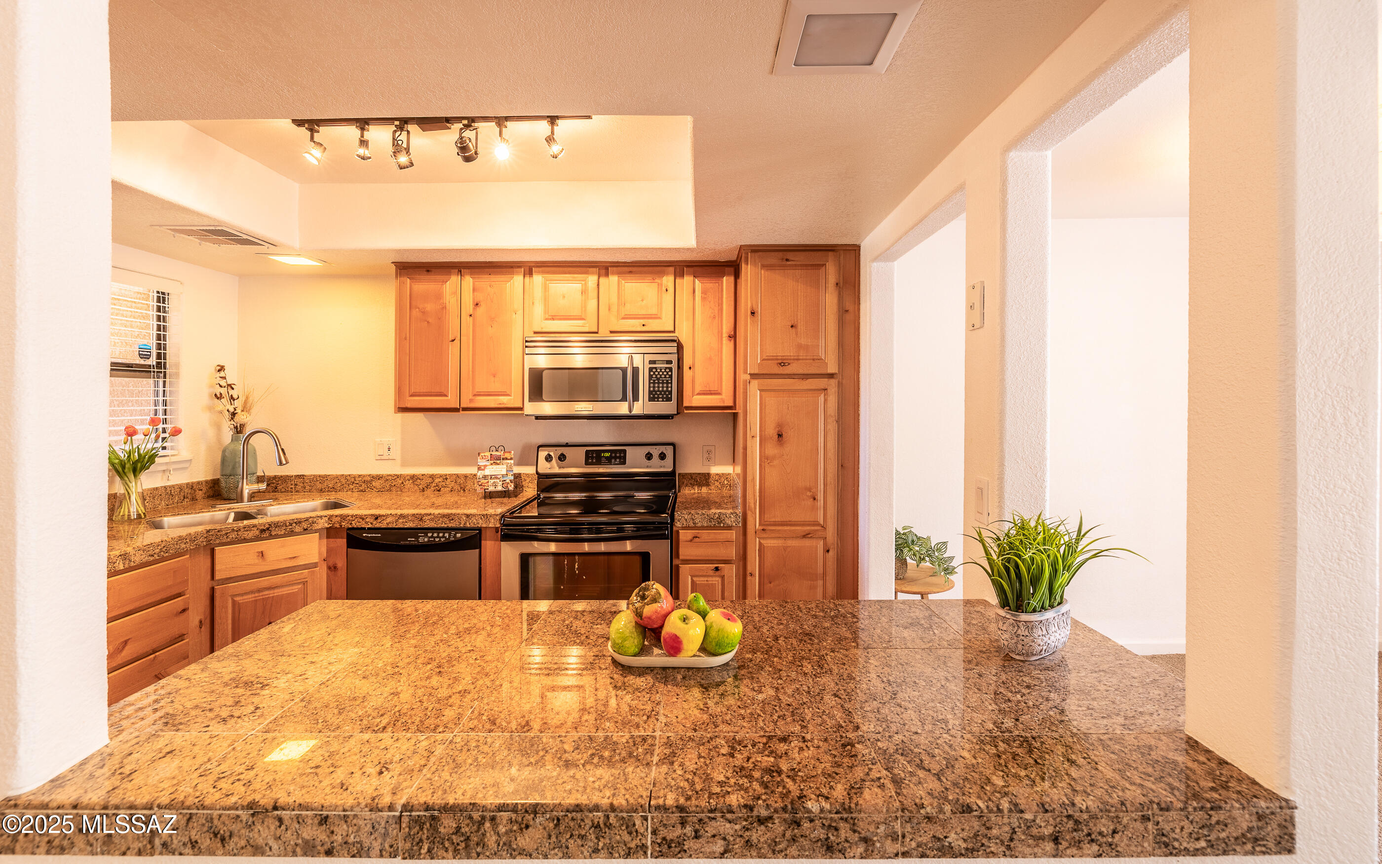 6651 N Campbell Avenue Unit: APT 133