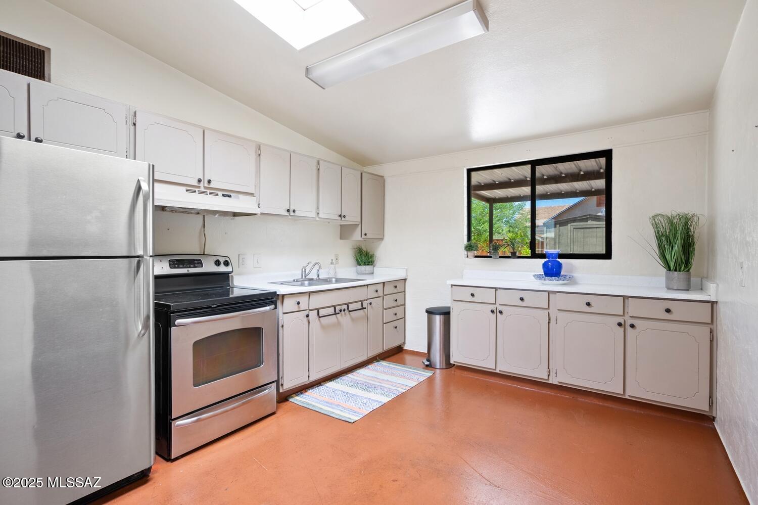 4009 N Fontana Avenue