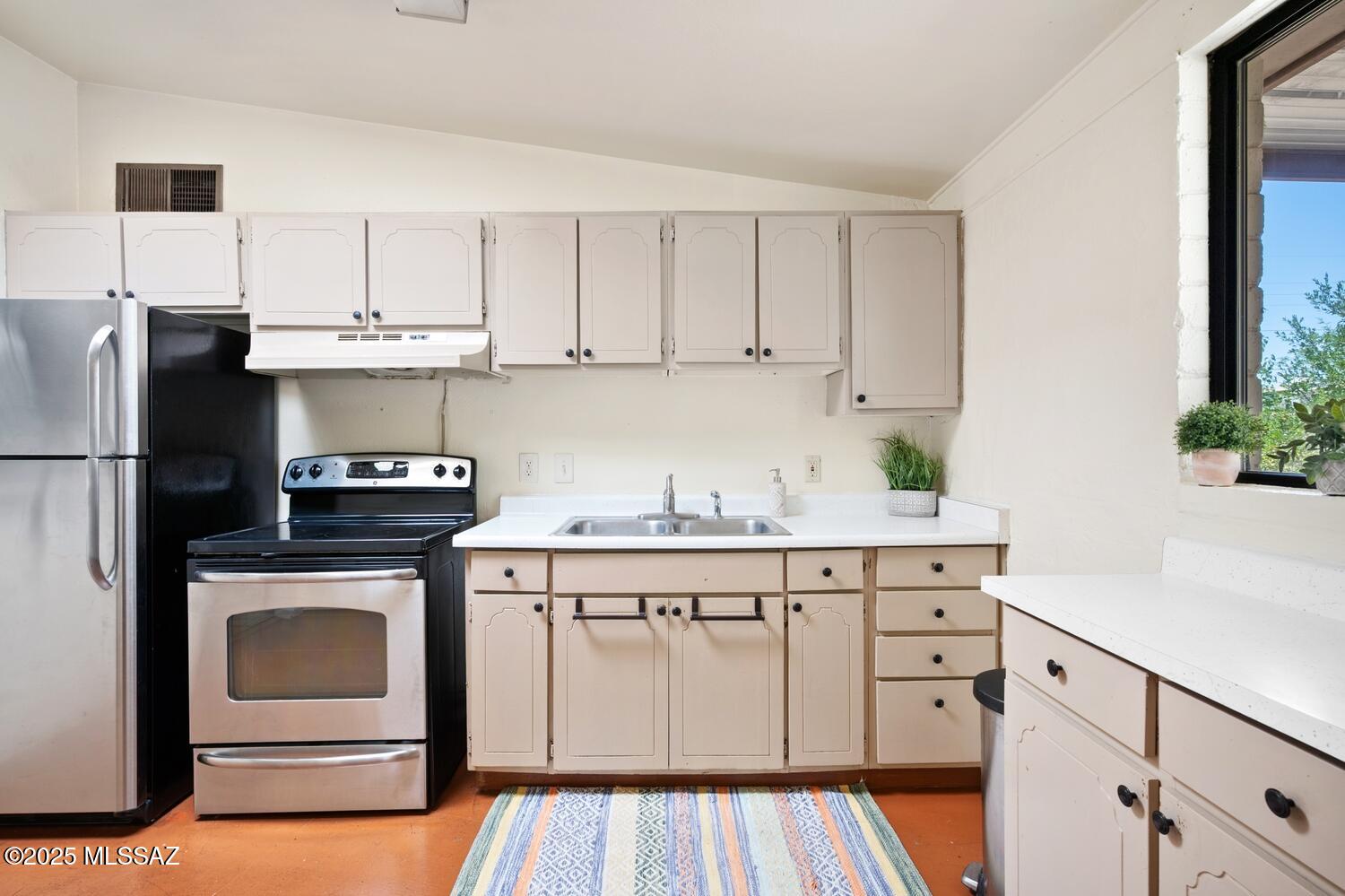 4009 N Fontana Avenue