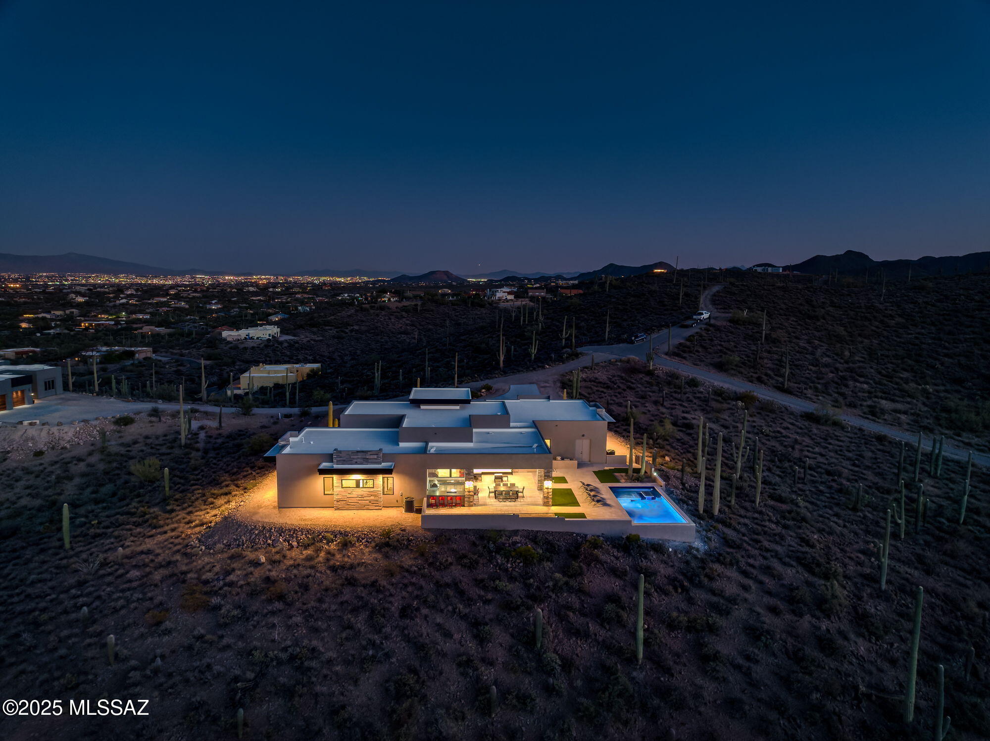 5901 W El Camino Del Cerro