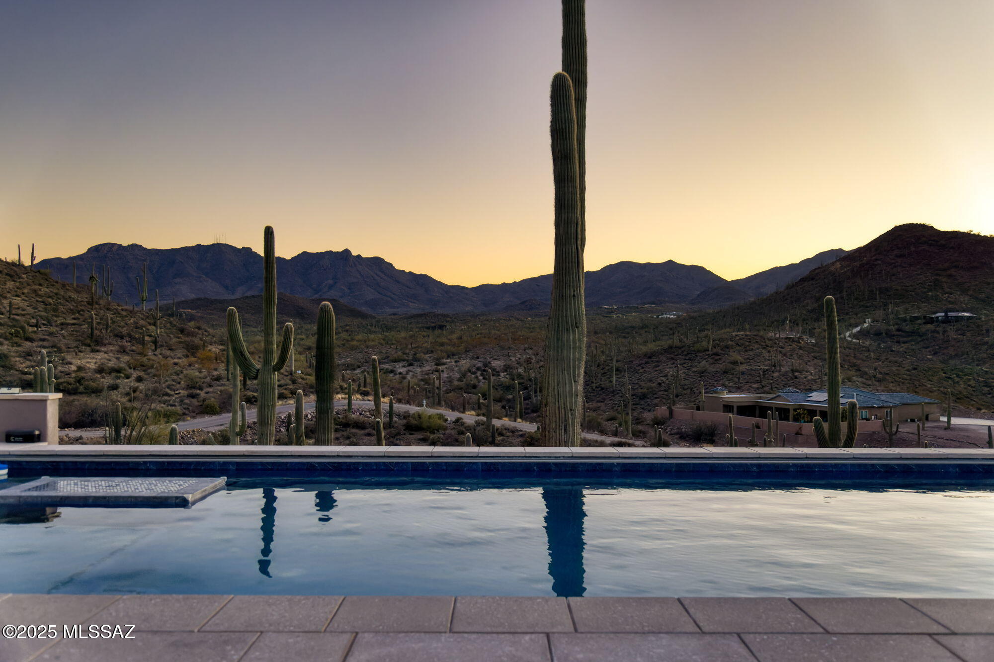 5901 W El Camino Del Cerro