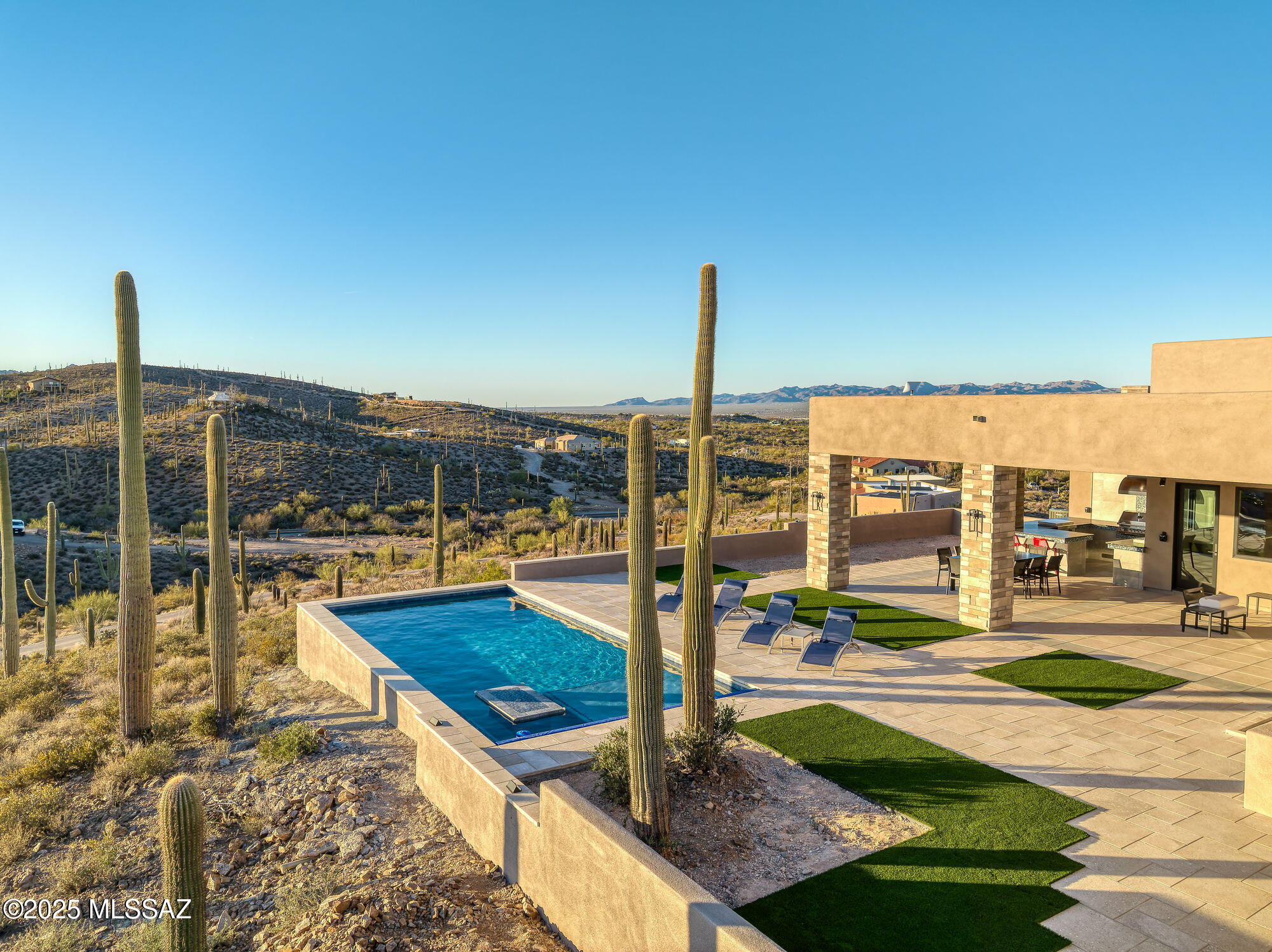 5901 W El Camino Del Cerro