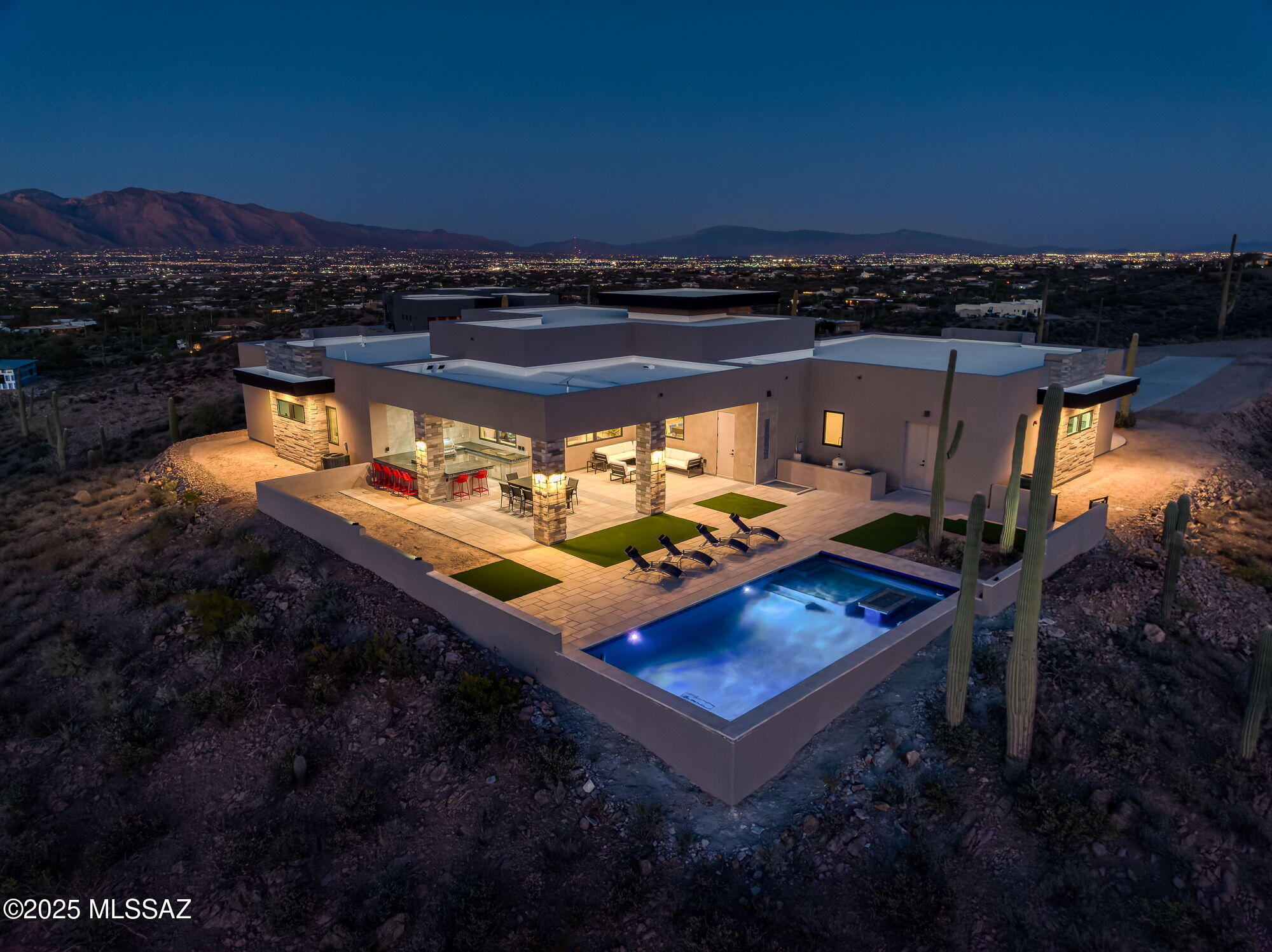 5901 W El Camino Del Cerro