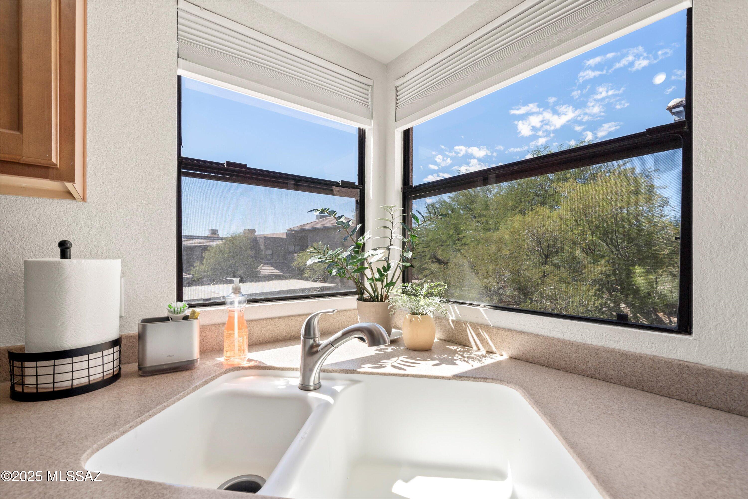 5855 N Kolb Road Unit: 1211