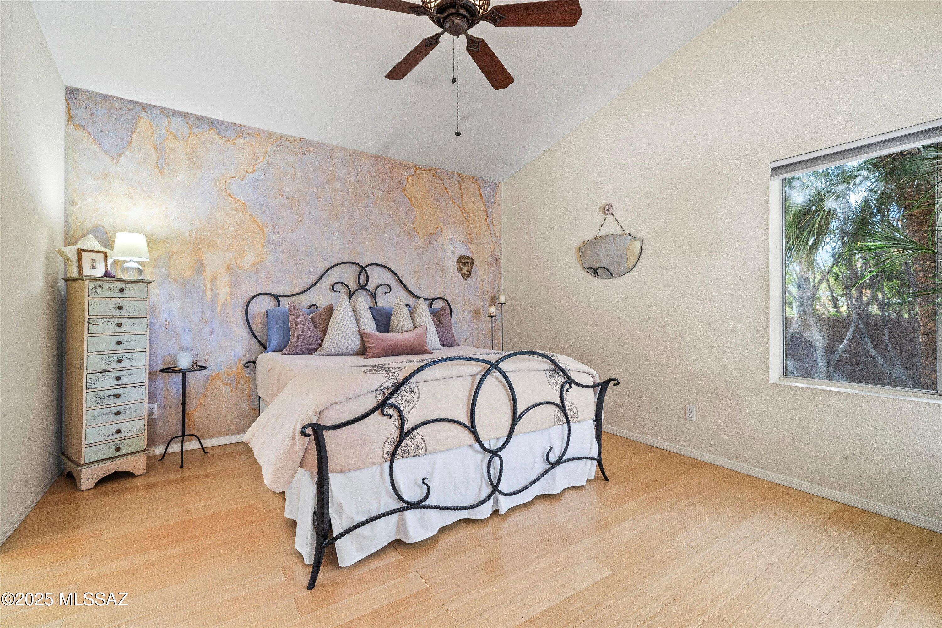 5209 N Windriver Place