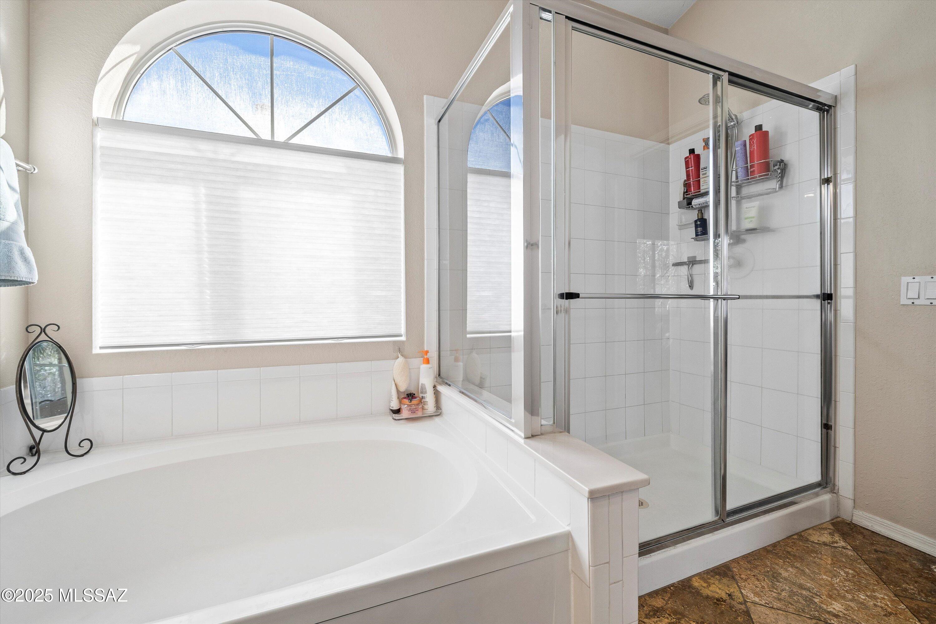 5209 N Windriver Place