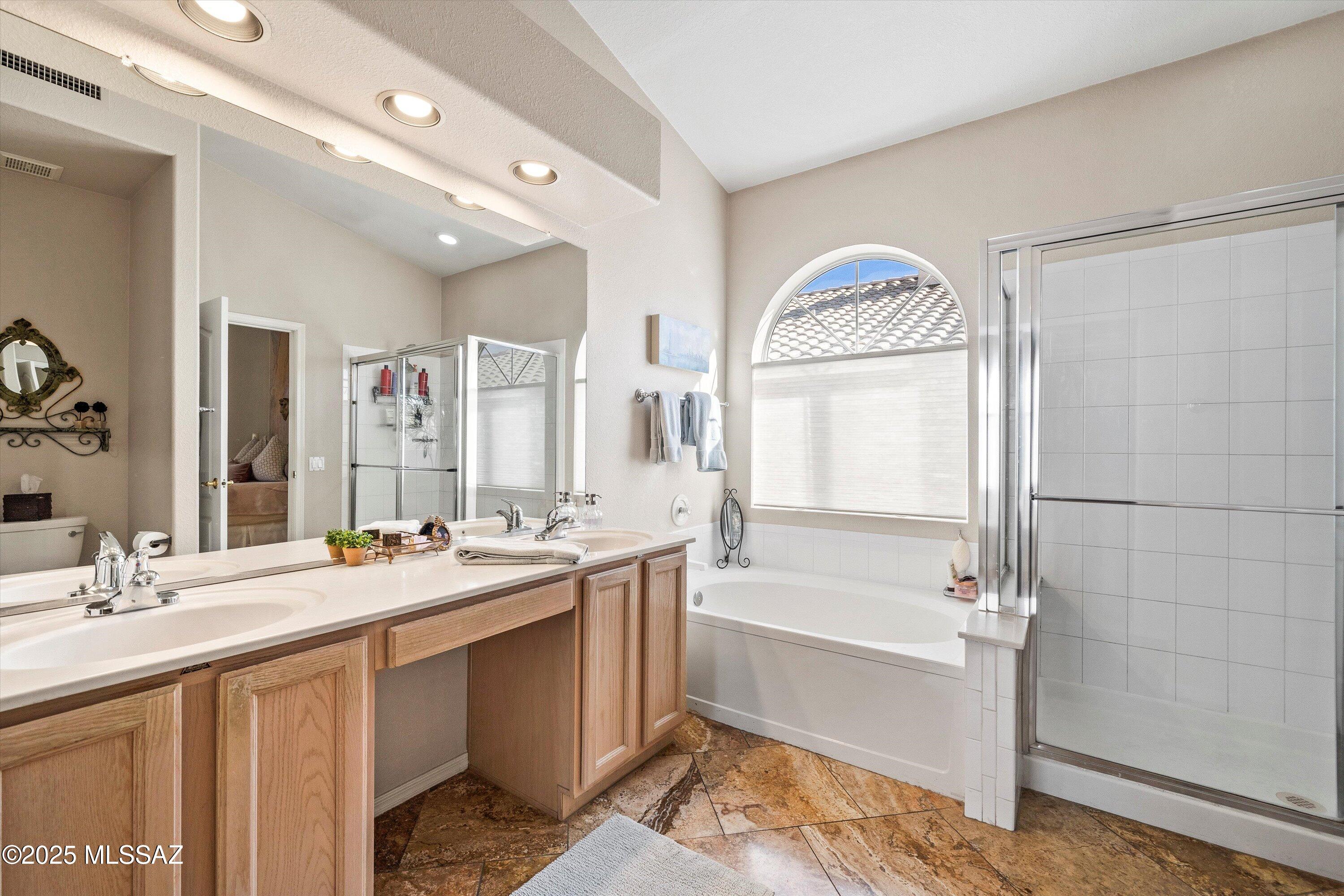 5209 N Windriver Place