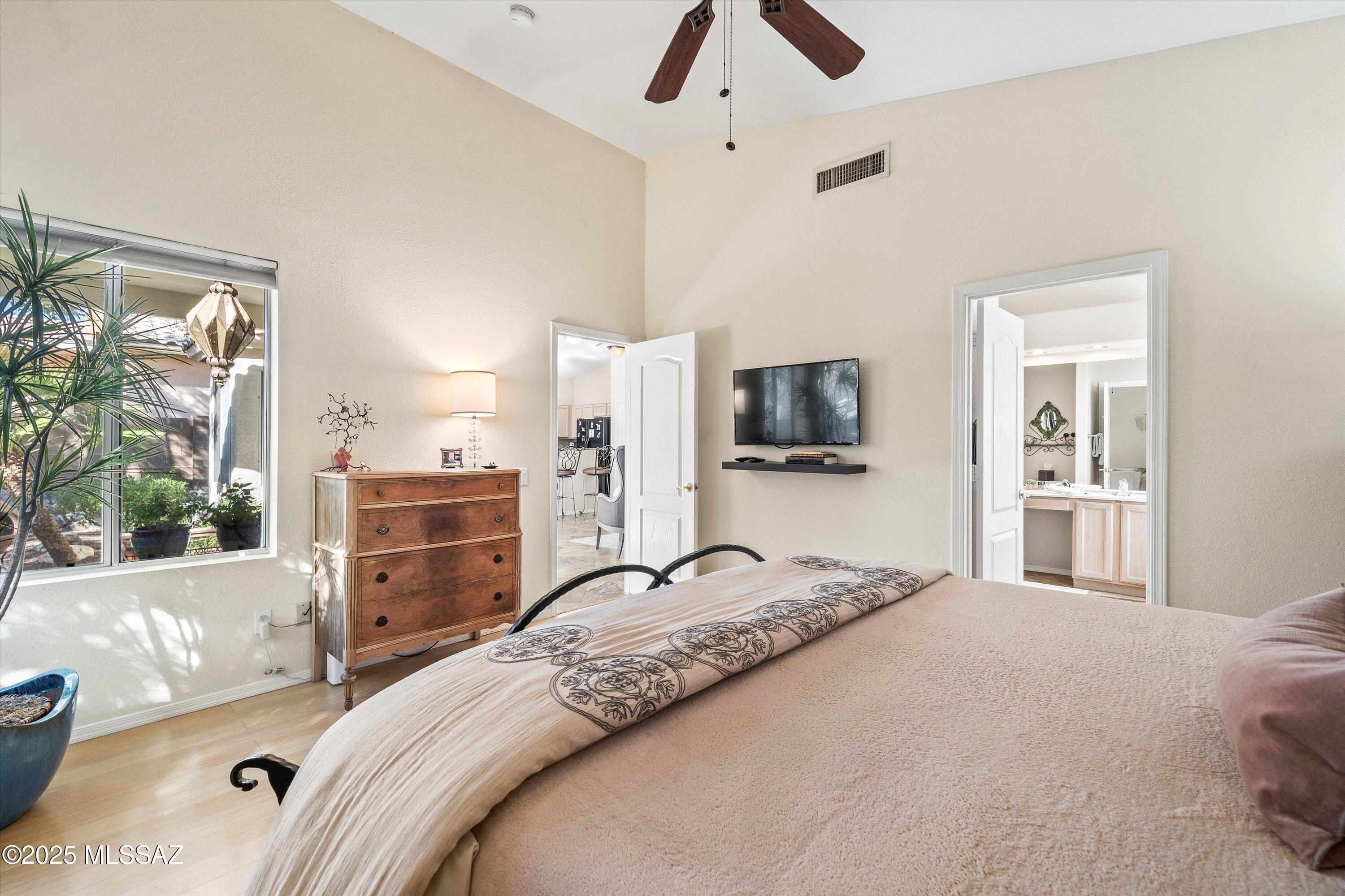 5209 N Windriver Place