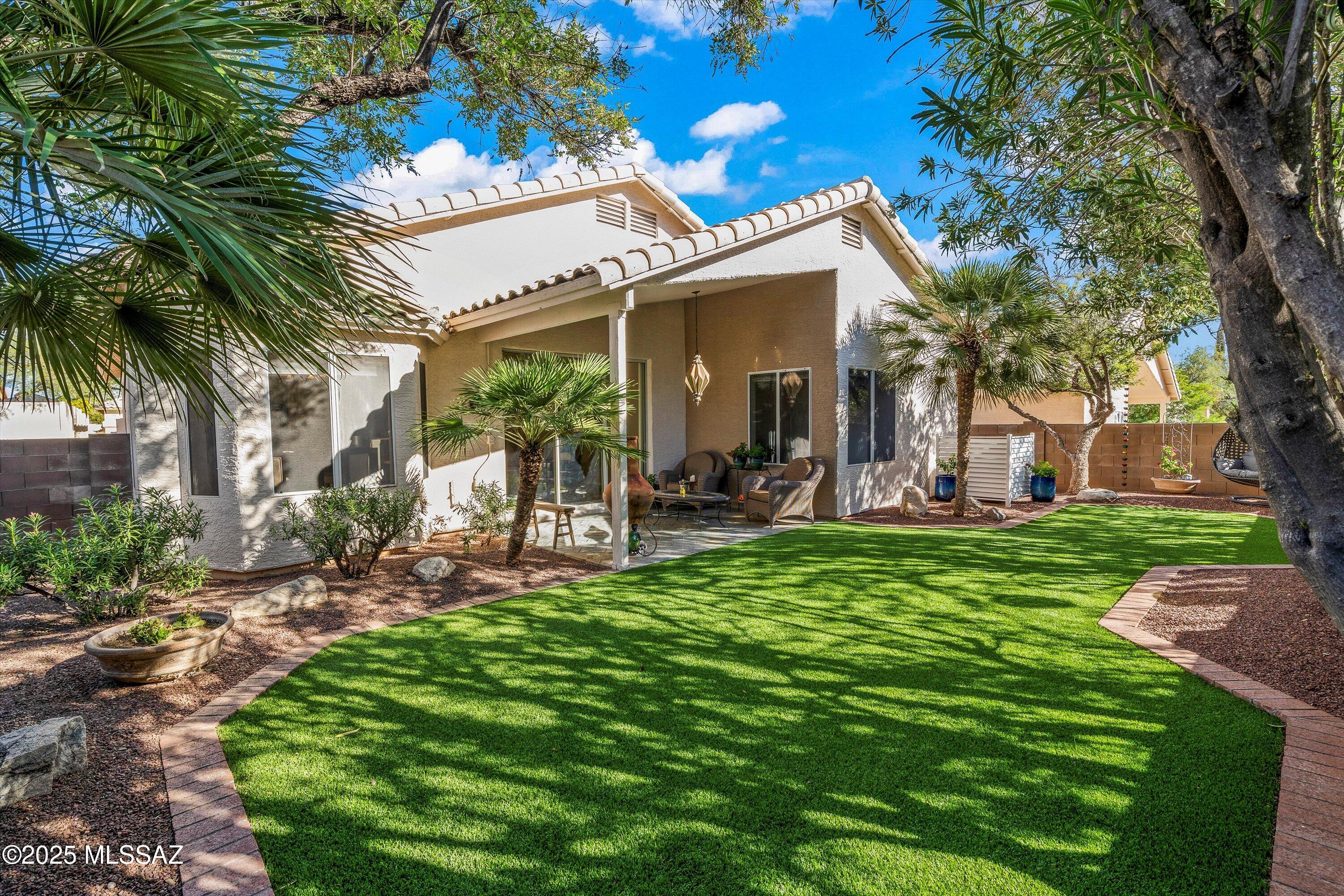 5209 N Windriver Place