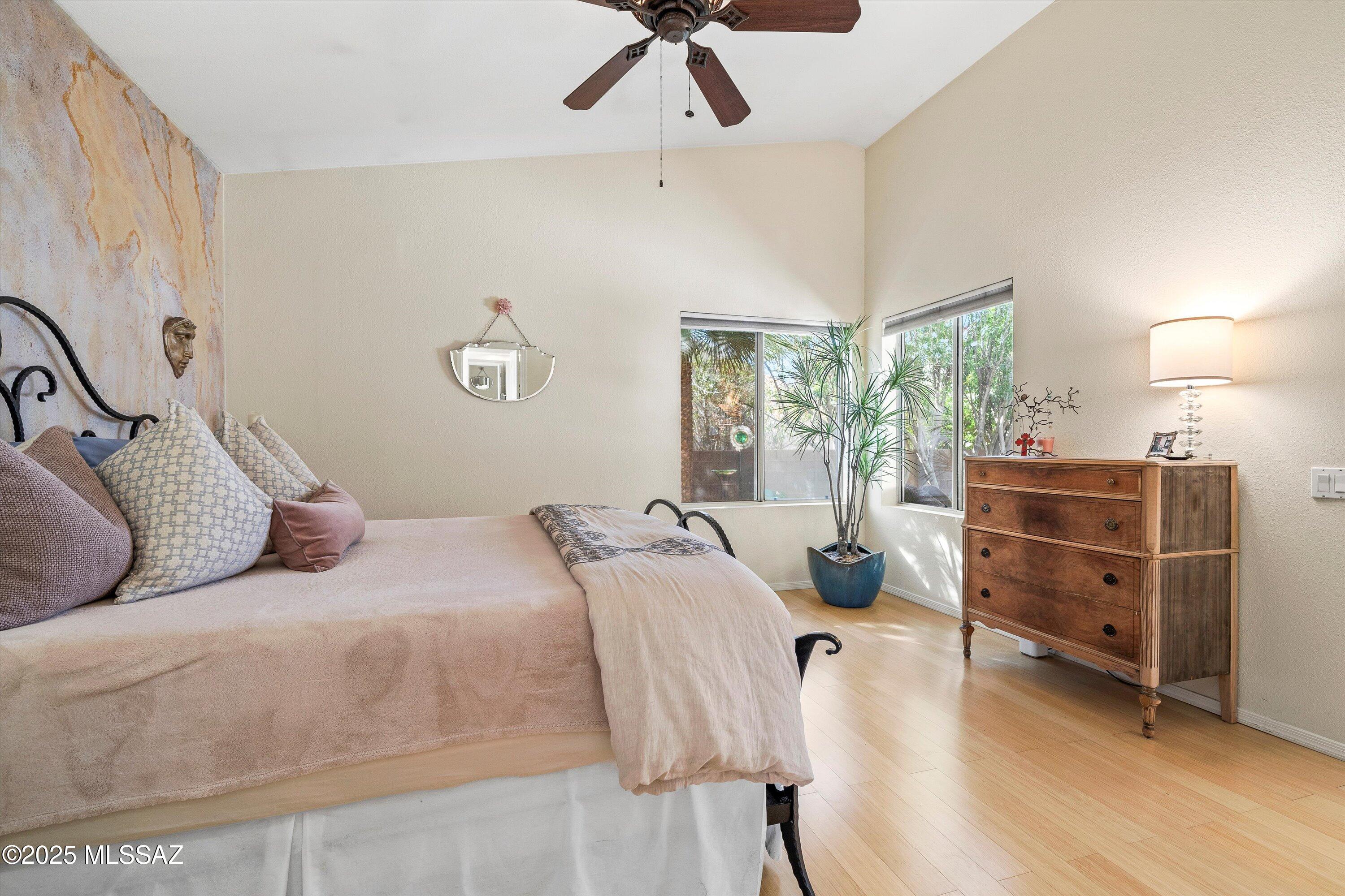 5209 N Windriver Place