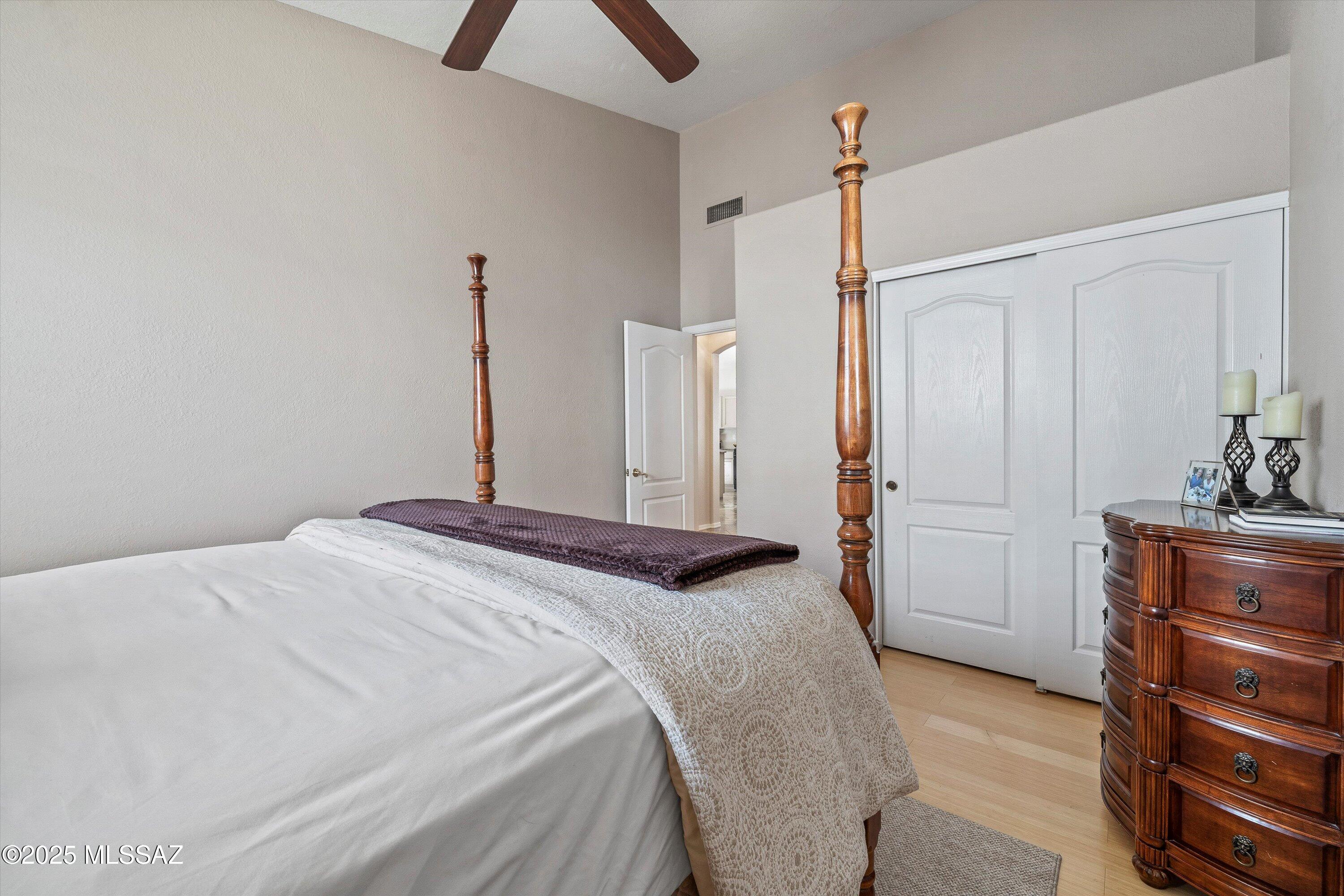 5209 N Windriver Place