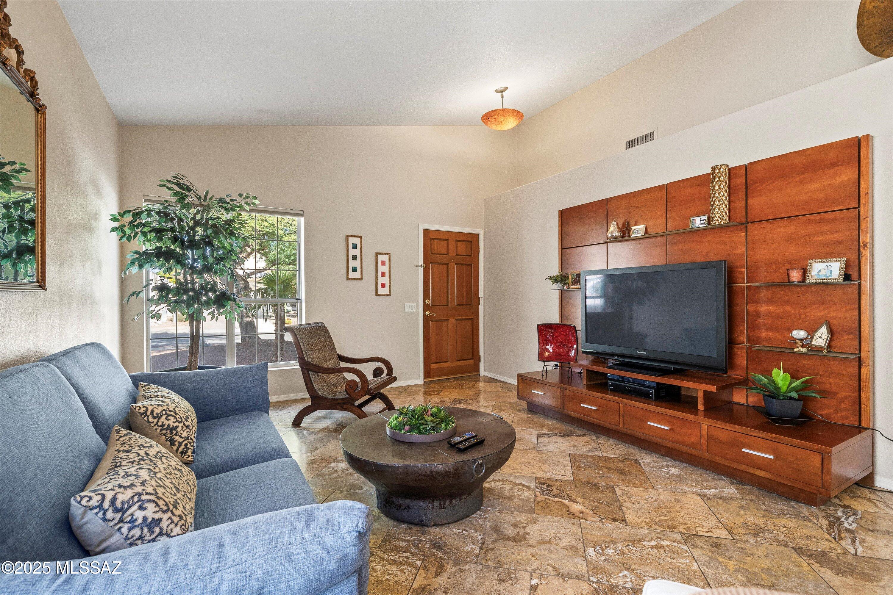 5209 N Windriver Place