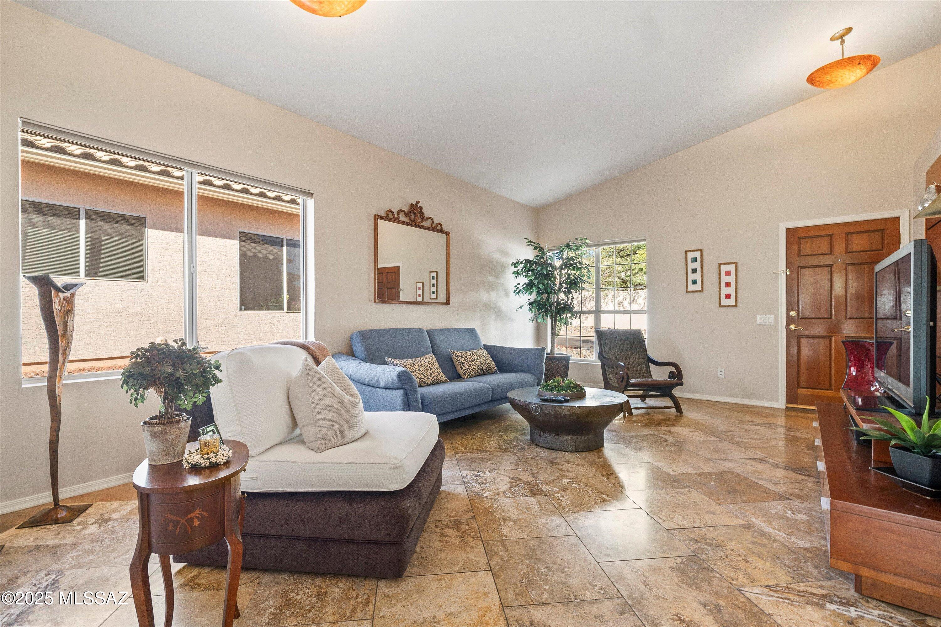 5209 N Windriver Place