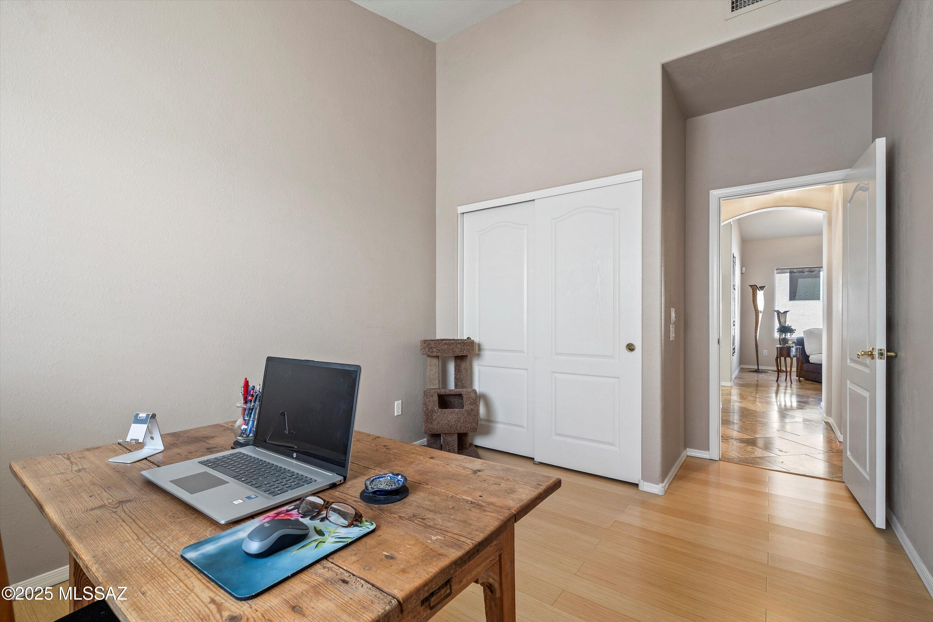 5209 N Windriver Place