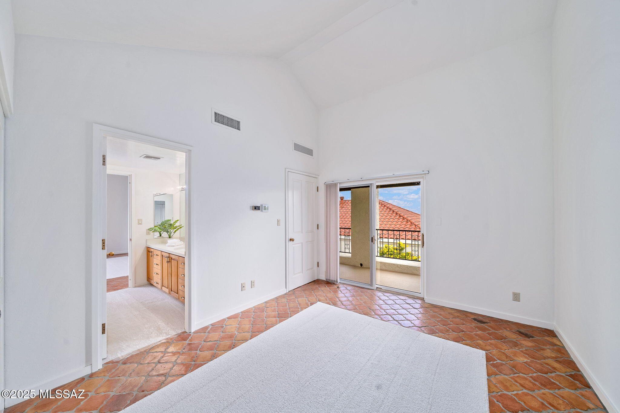 8450 N Nob Hill Drive