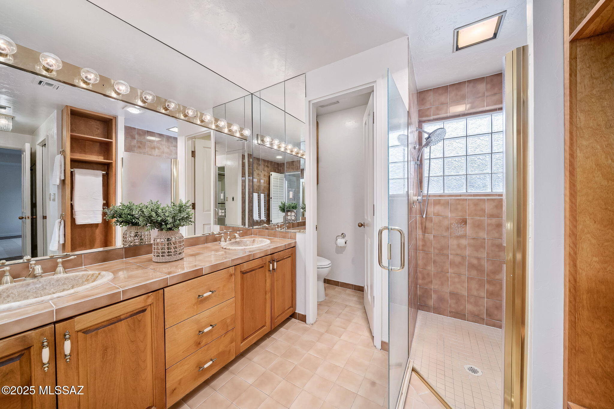 8450 N Nob Hill Drive