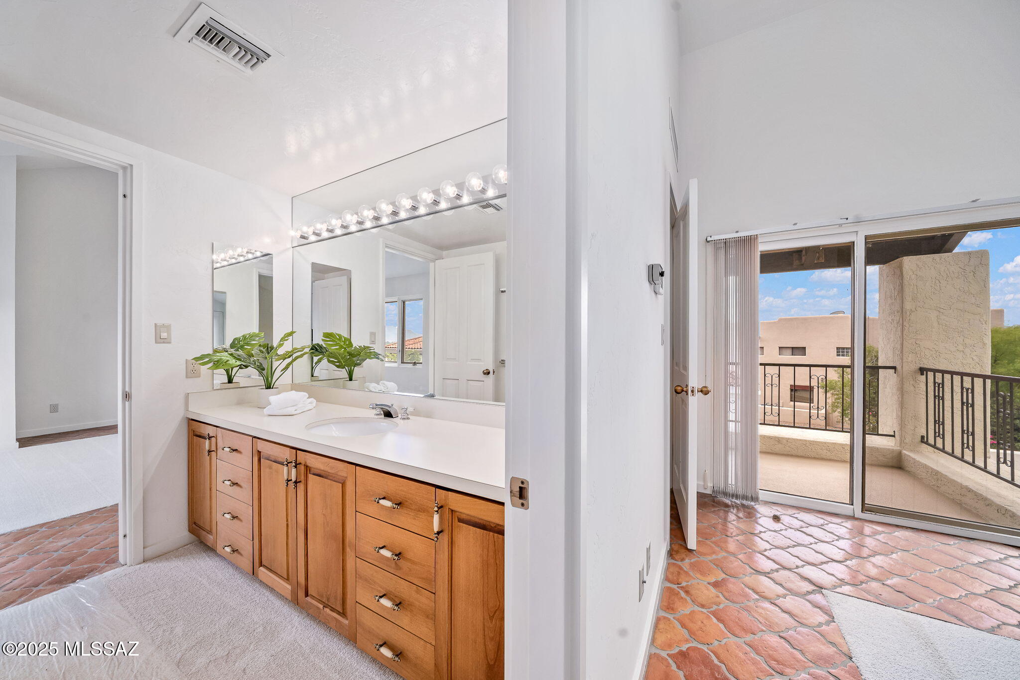 8450 N Nob Hill Drive