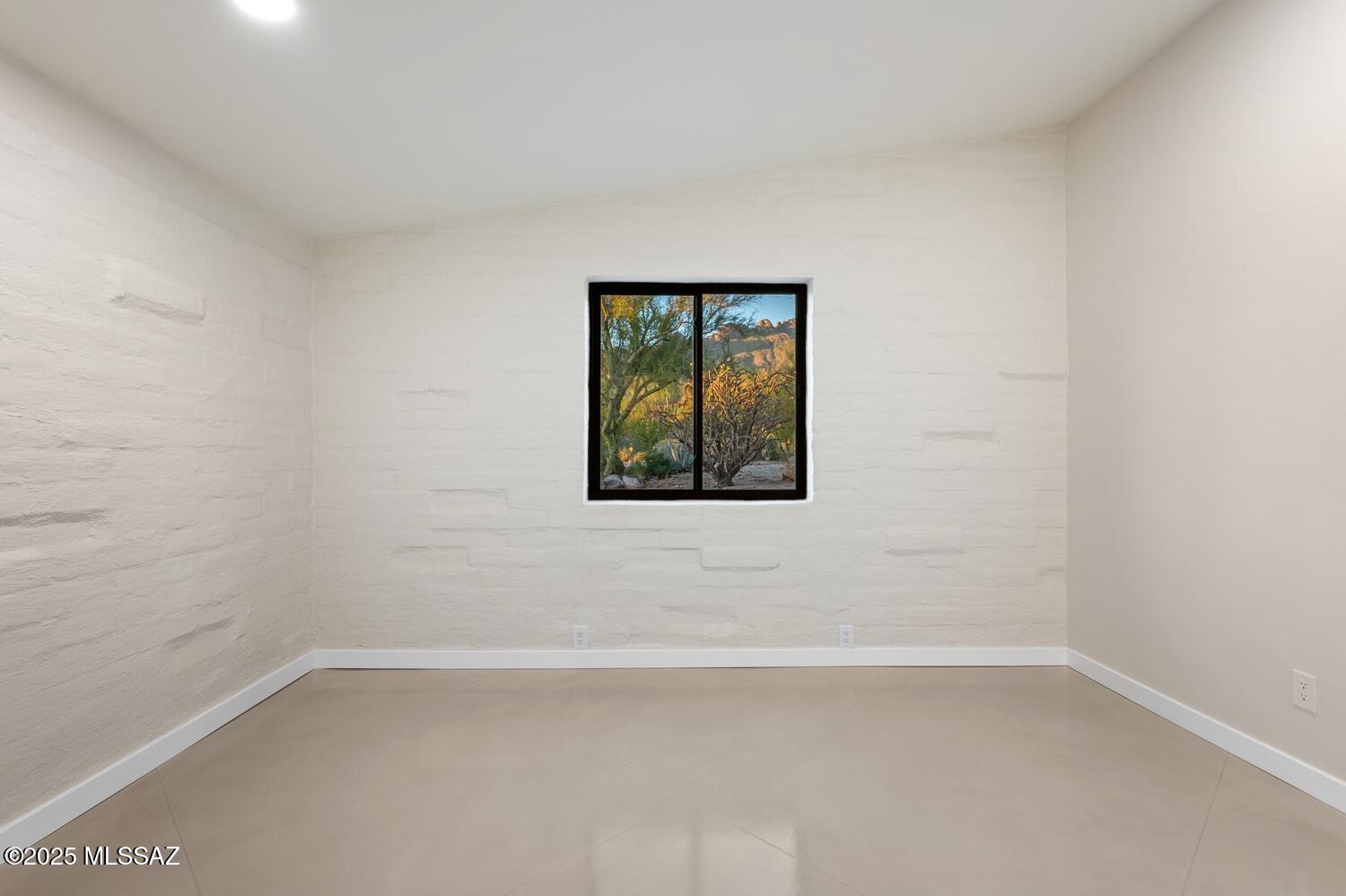 1502 E Indian Wells Road