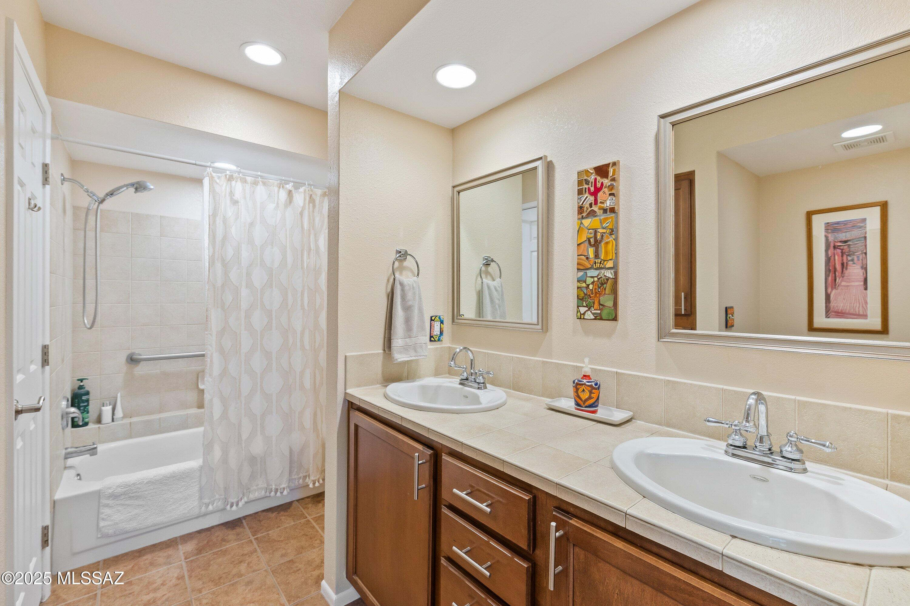 5051 N Sabino Canyon Road Unit: 2220