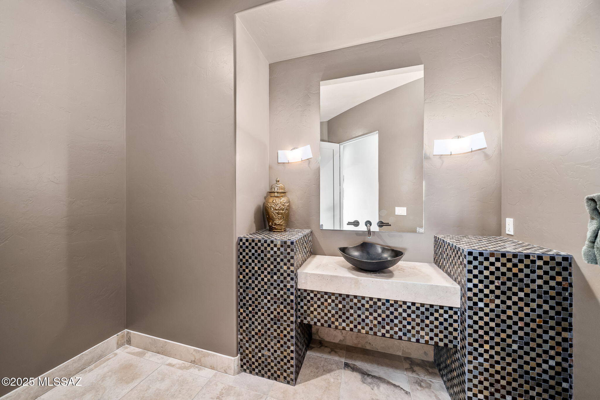 1583 E Sanctuary Cove Way