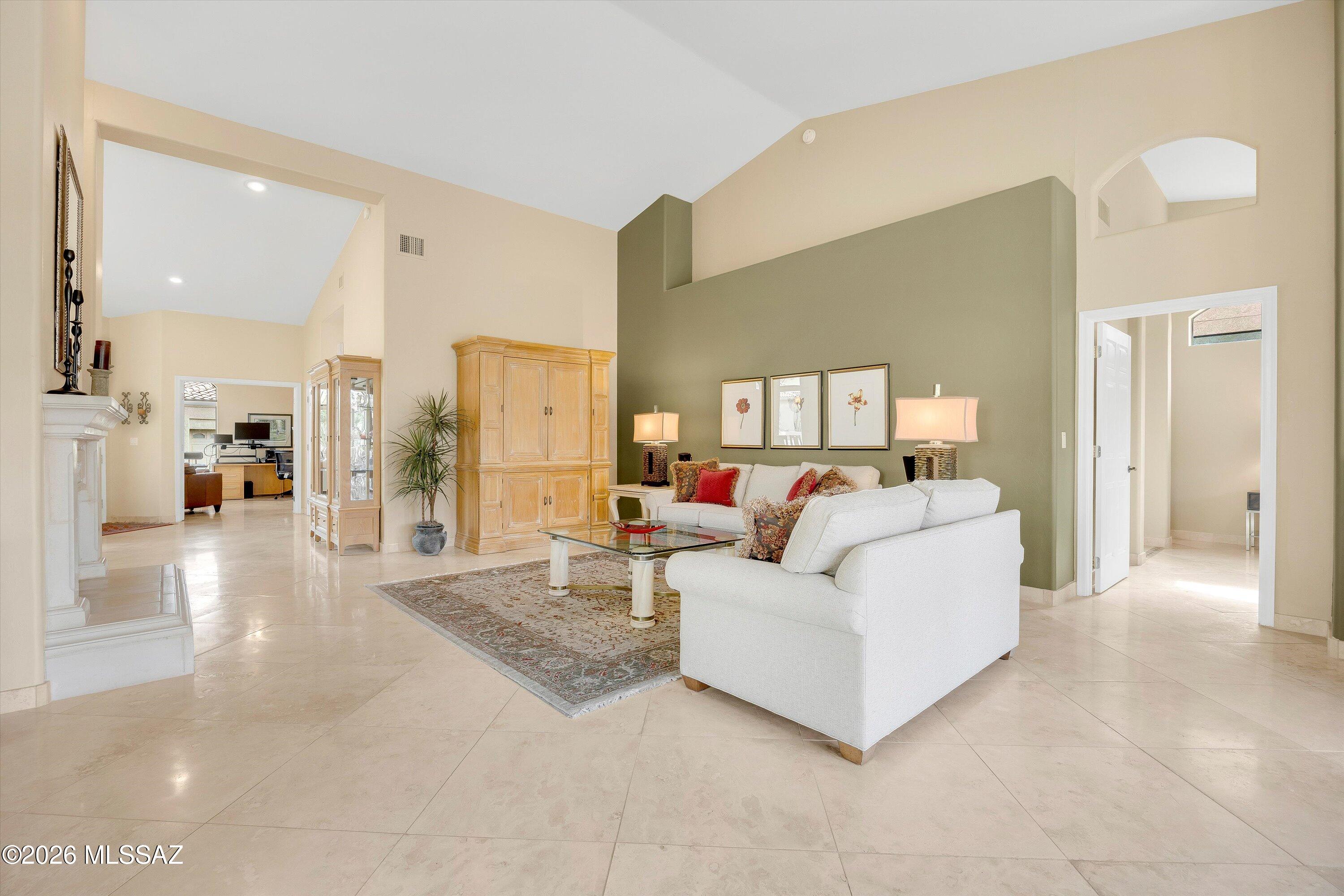 6015 N Coatimundi Drive