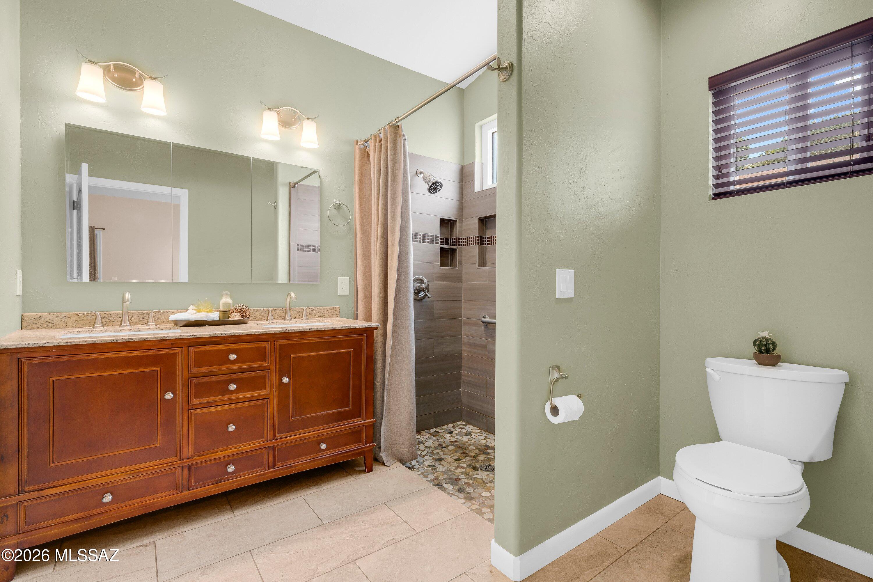 5122 E Círculo Las Cabanas