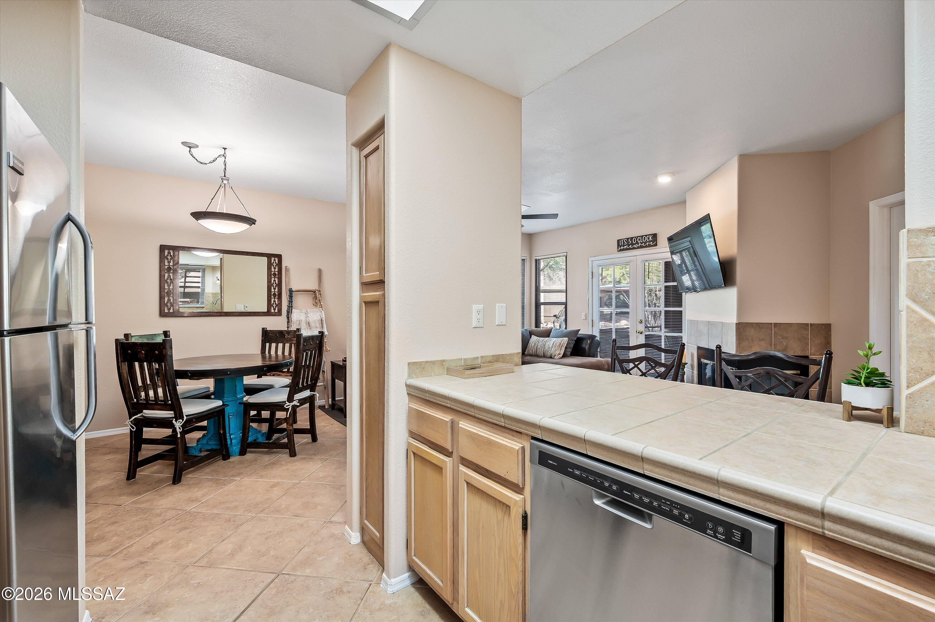 6655 N Canyon Crest Drive 17102