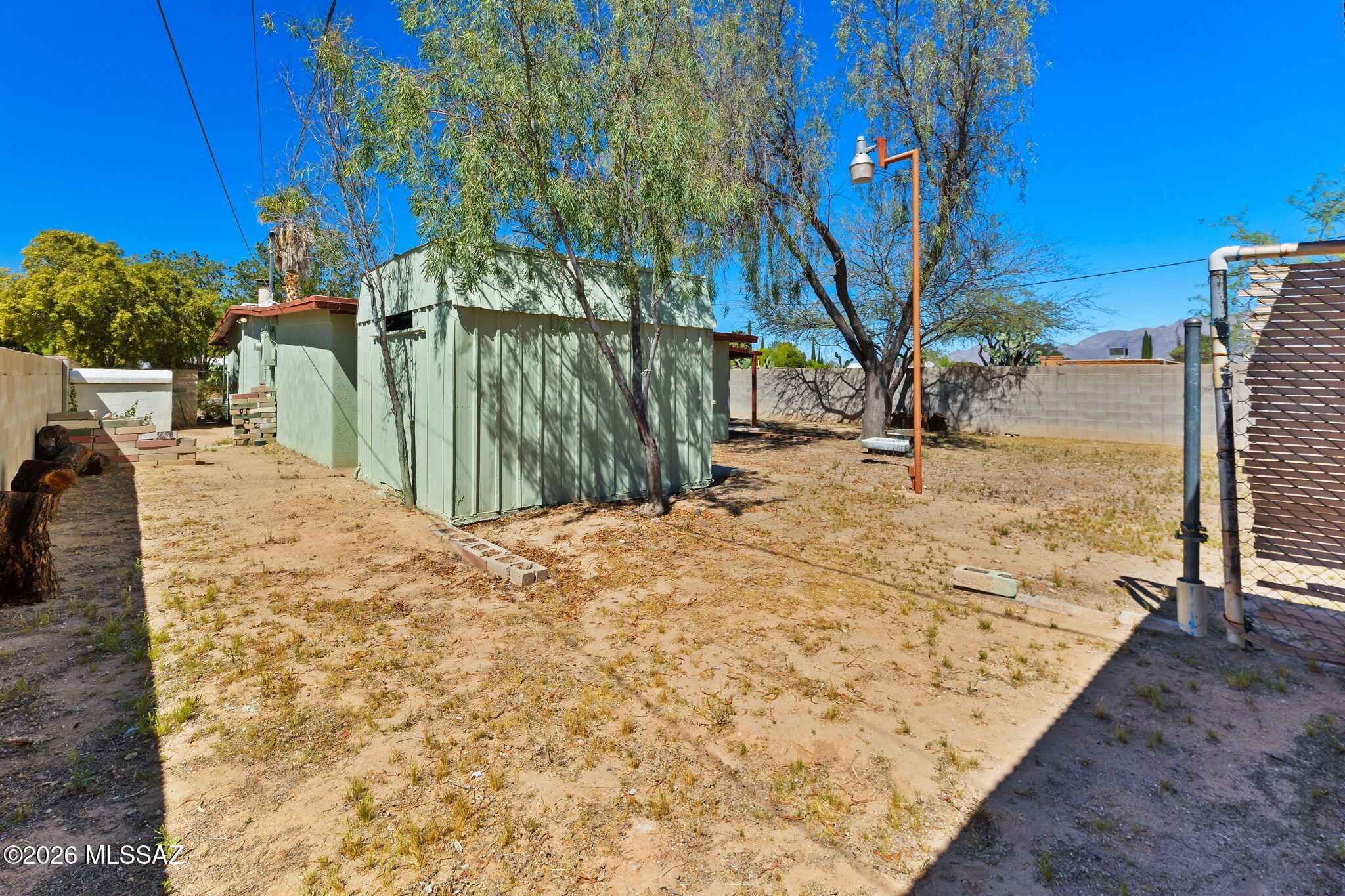 2866 N Desert Avenue