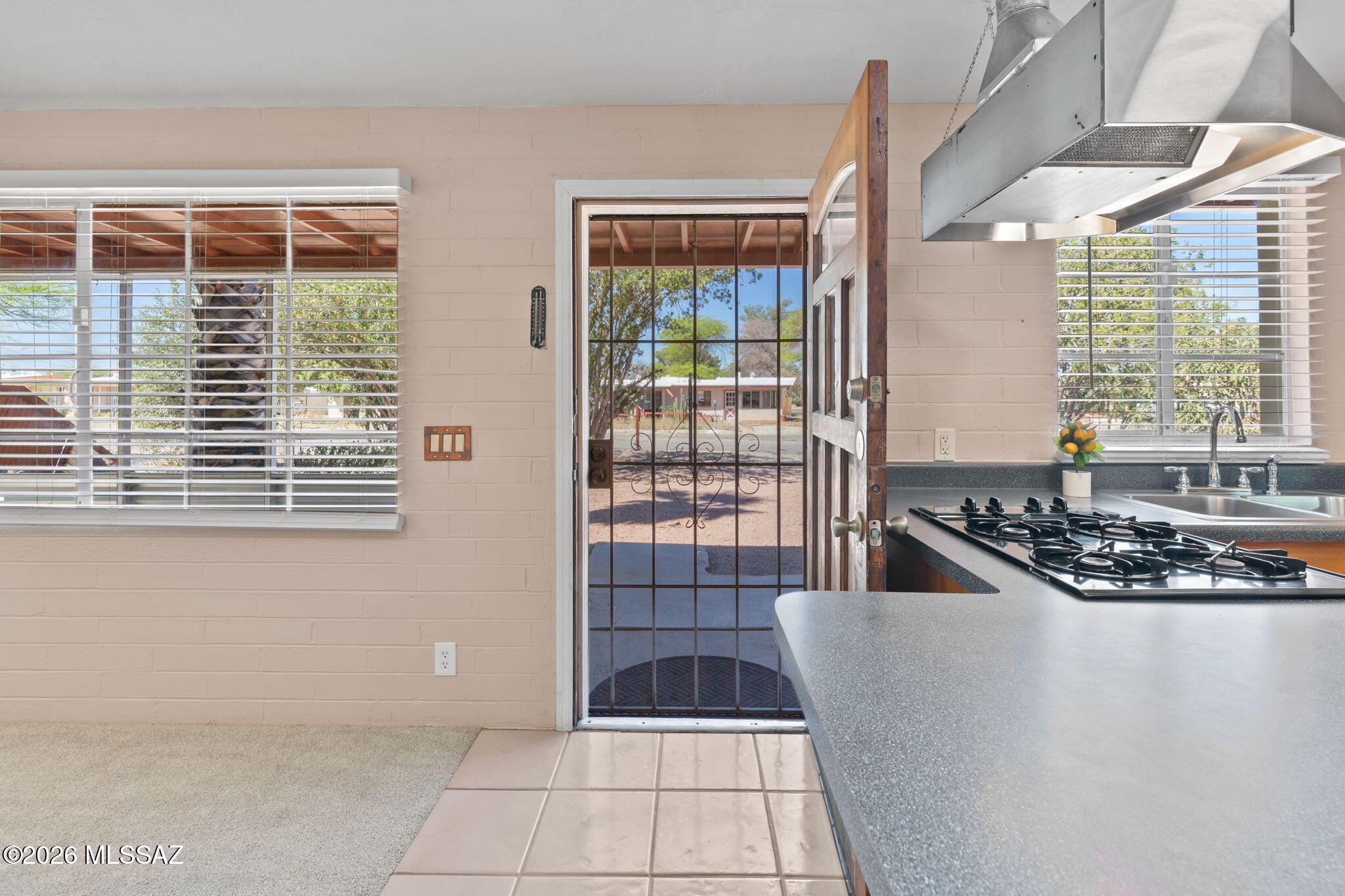 2866 N Desert Avenue