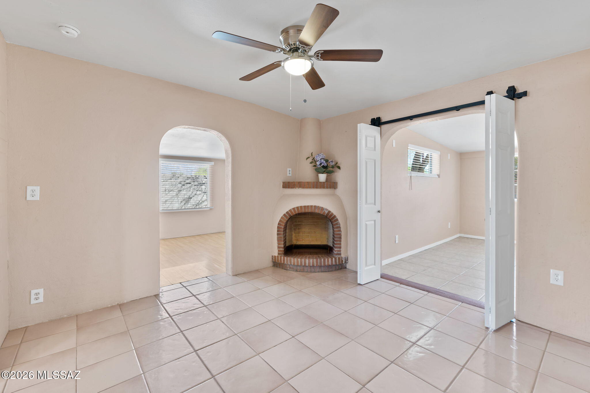 2866 N Desert Avenue