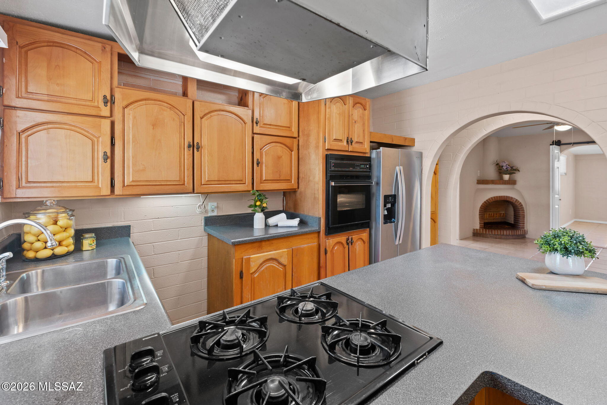 2866 N Desert Avenue