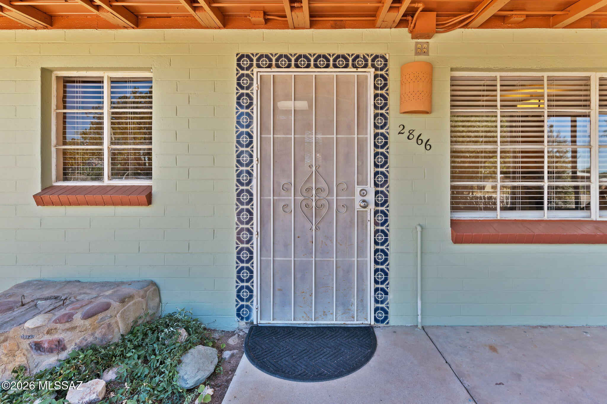 2866 N Desert Avenue