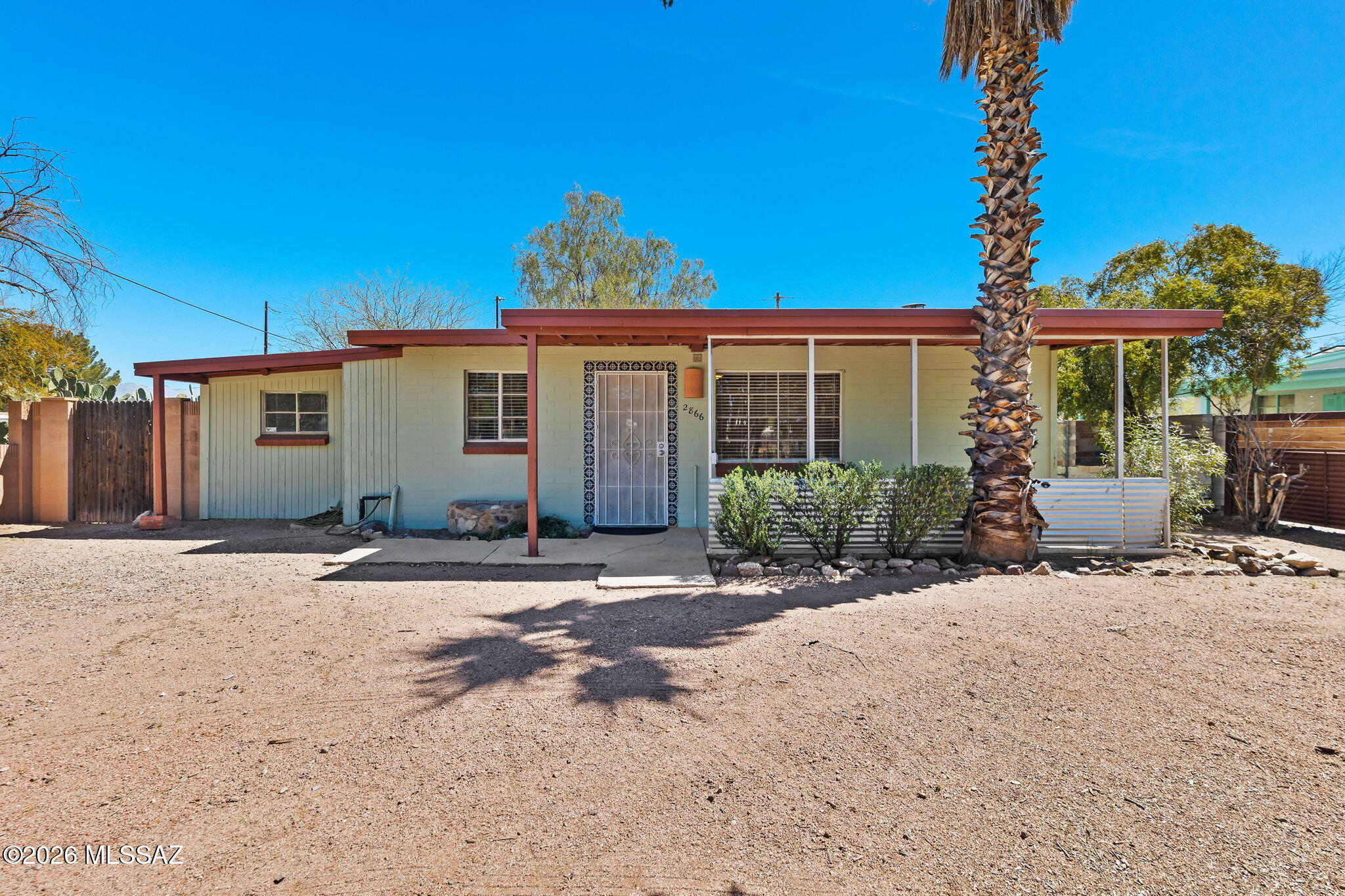 2866 N Desert Avenue