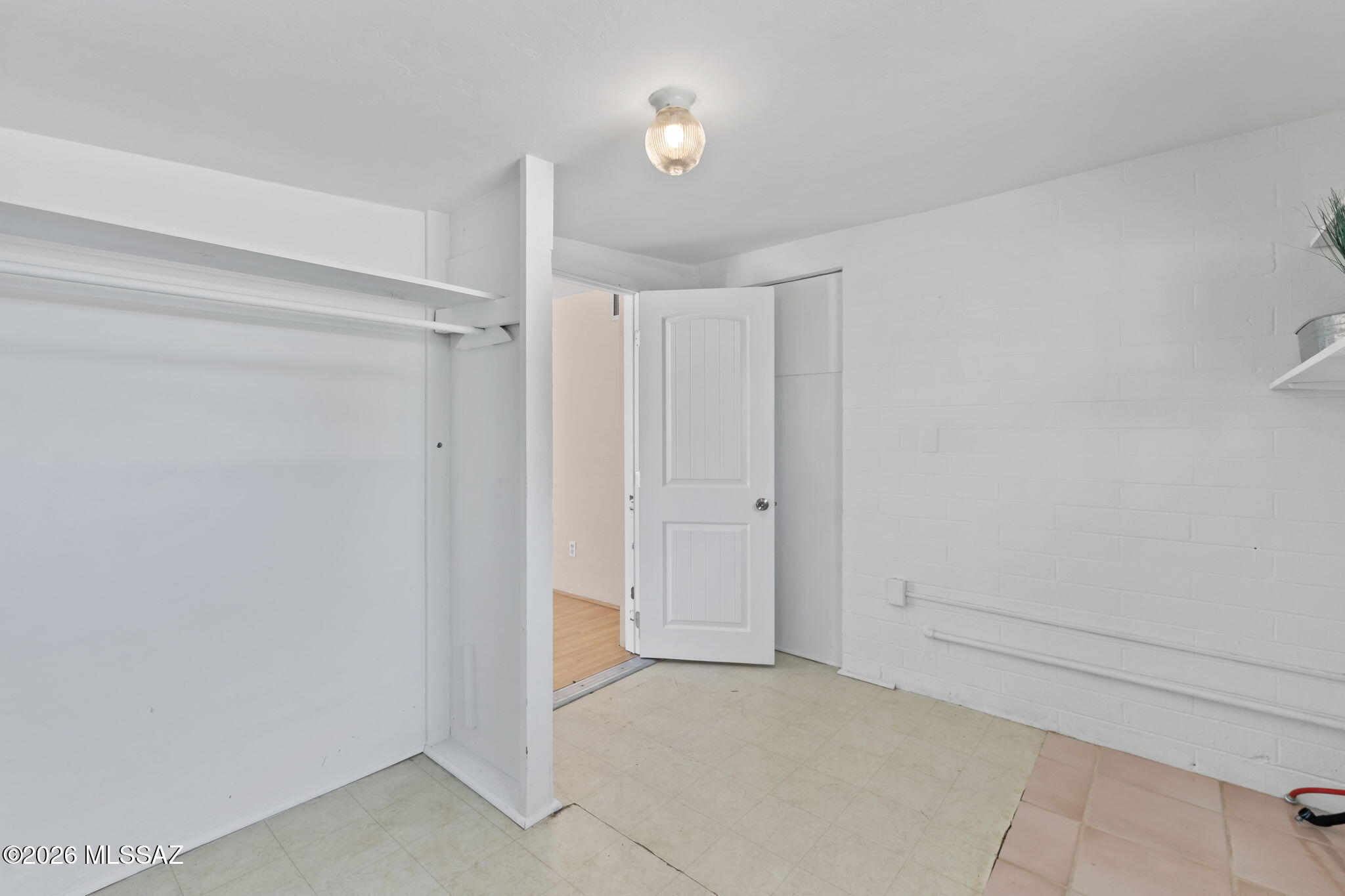 2866 N Desert Avenue