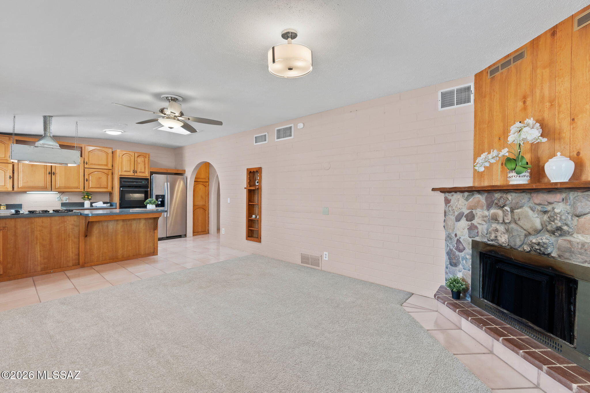 2866 N Desert Avenue