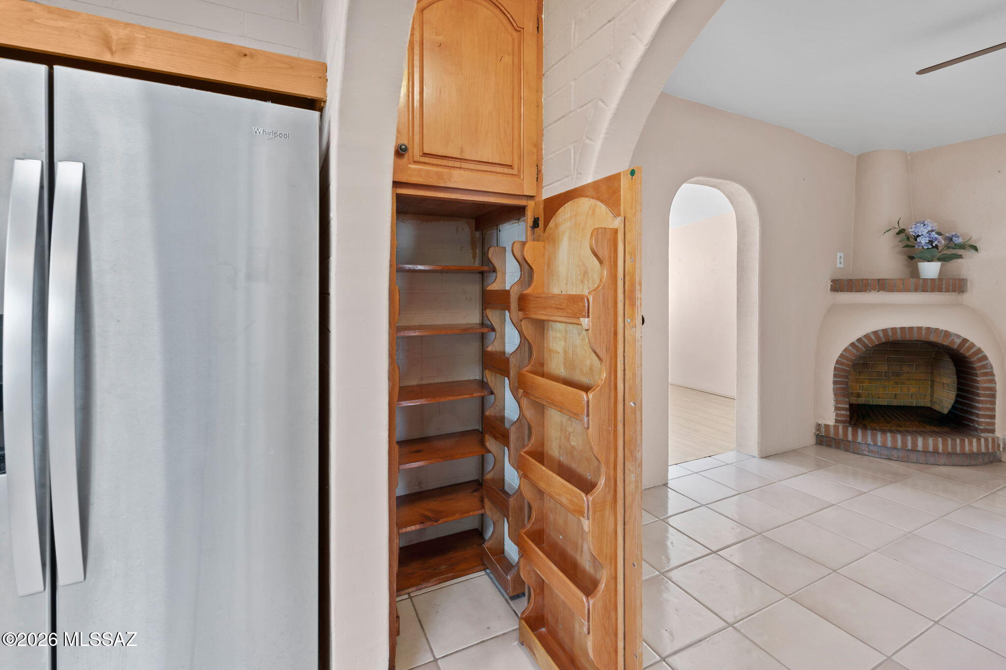 2866 N Desert Avenue