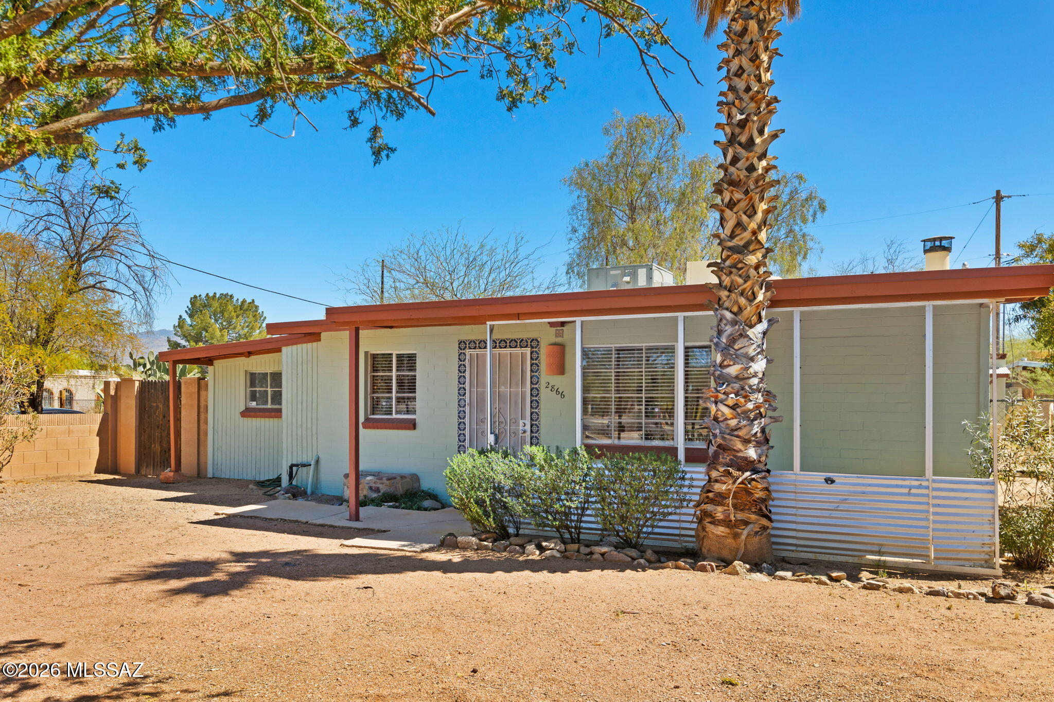 2866 N Desert Avenue