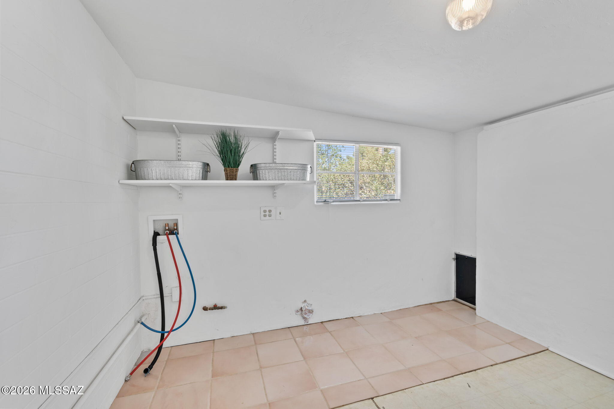 2866 N Desert Avenue