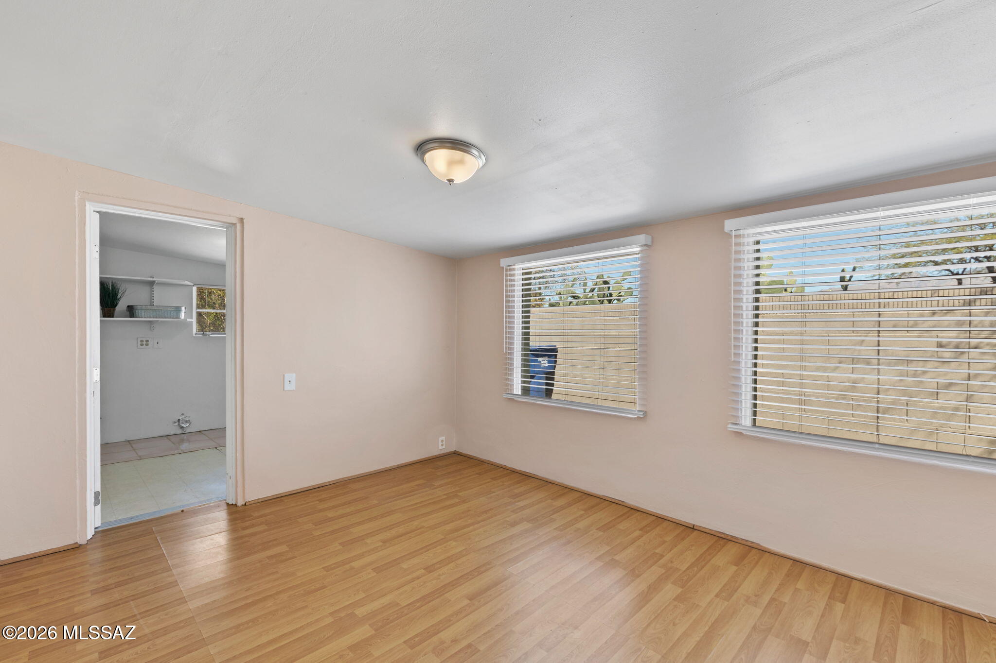 2866 N Desert Avenue