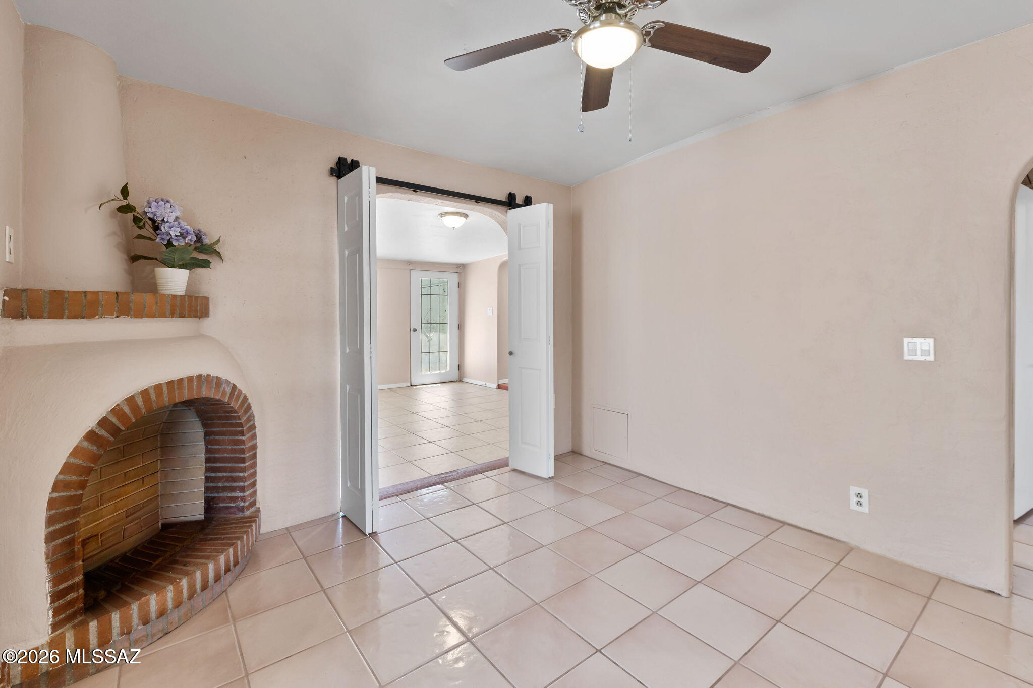 2866 N Desert Avenue