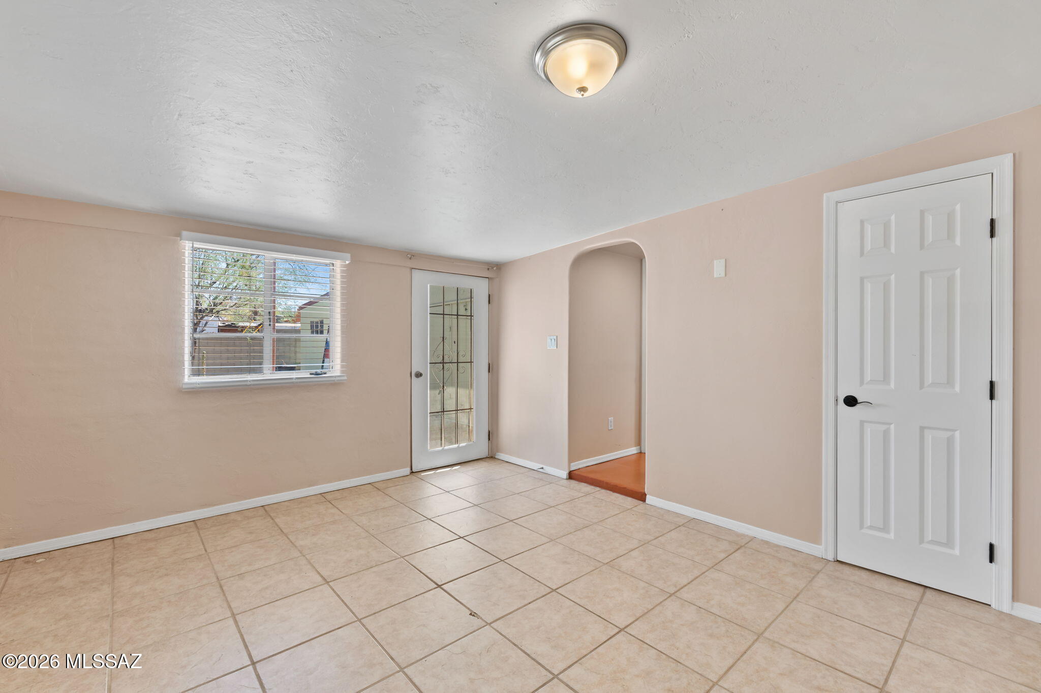 2866 N Desert Avenue