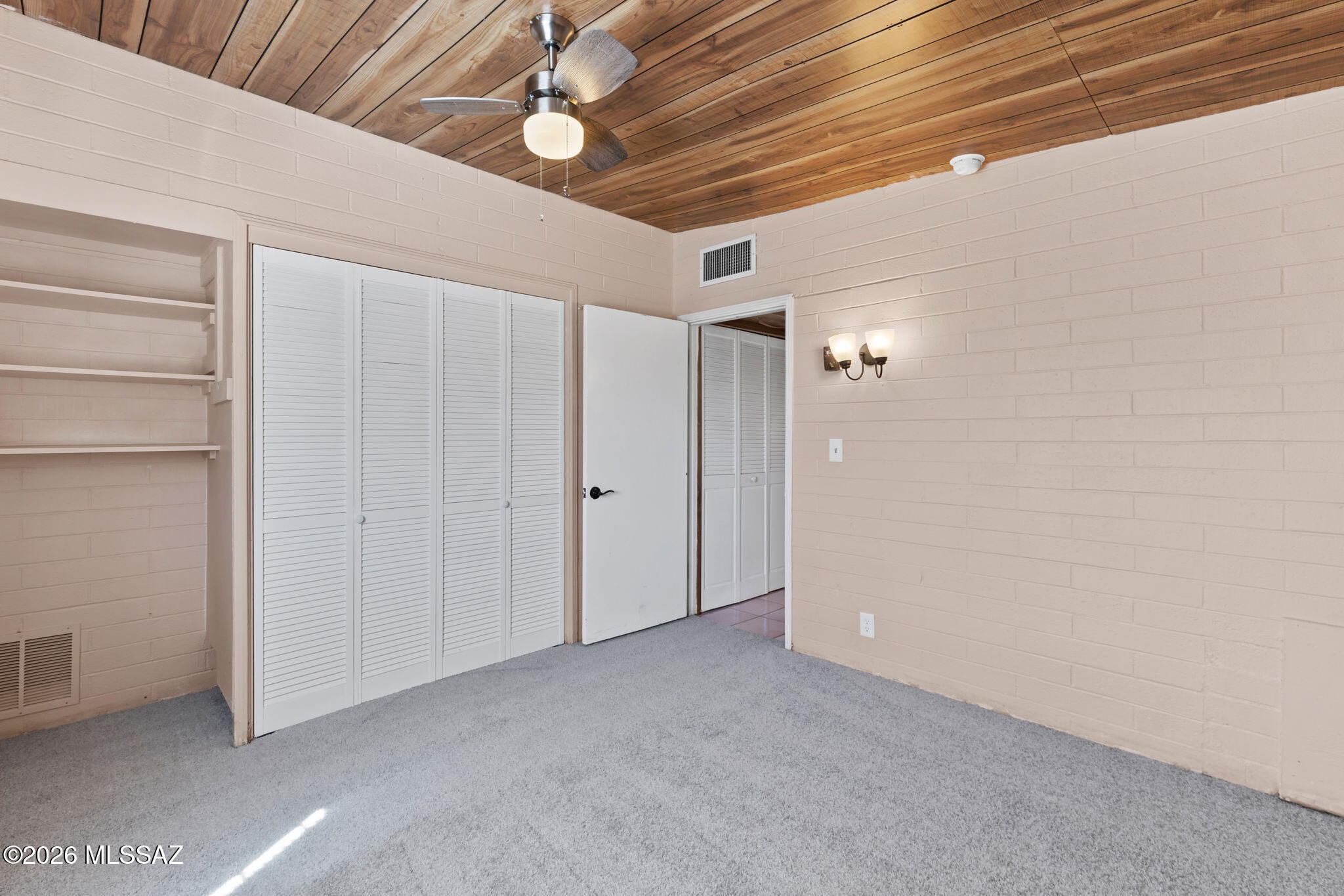 2866 N Desert Avenue