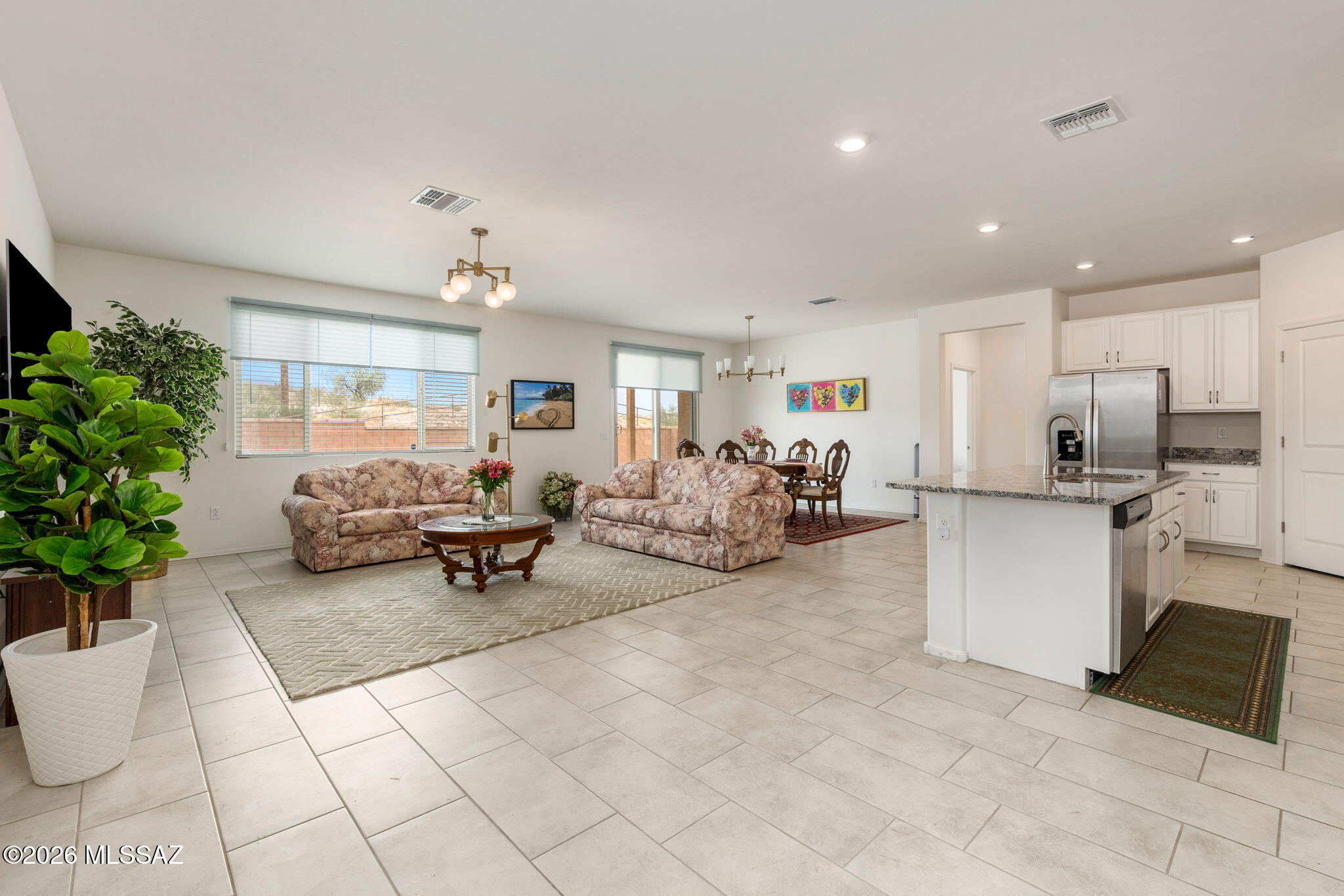 8686 N Calle La Canoa