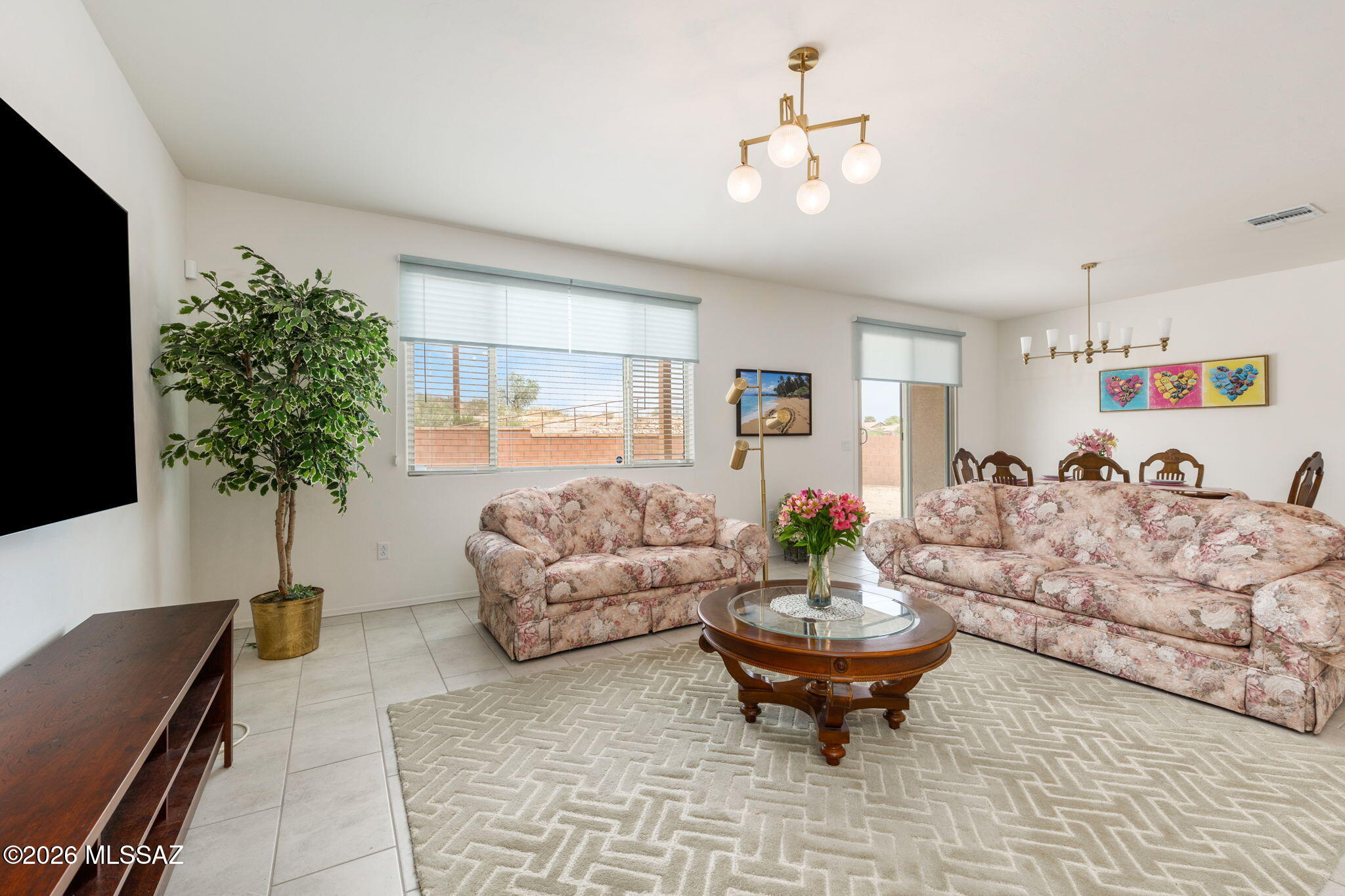 8686 N Calle La Canoa