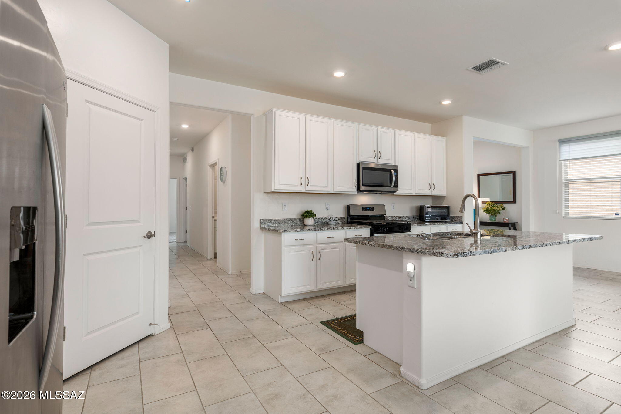 8686 N Calle La Canoa