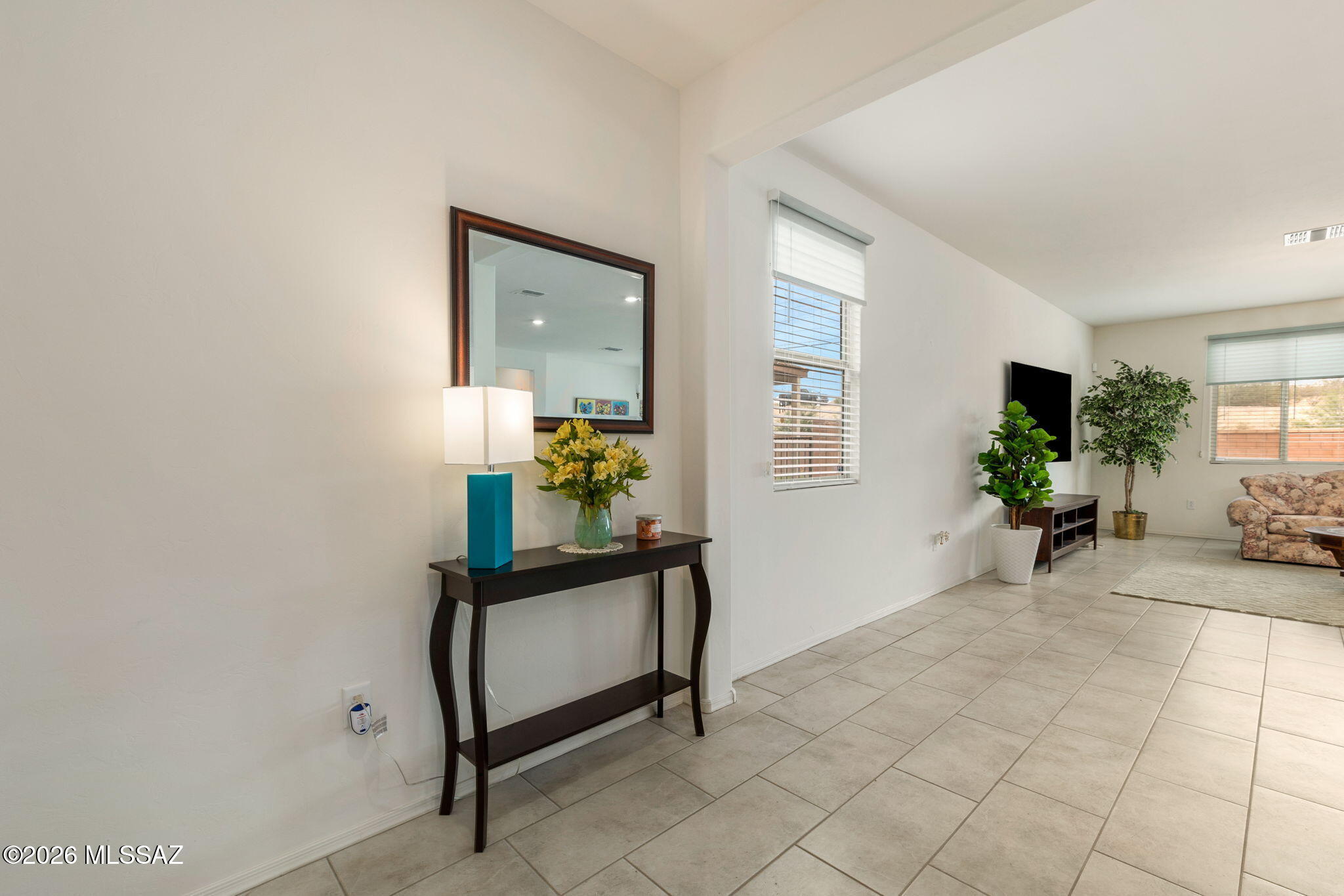 8686 N Calle La Canoa