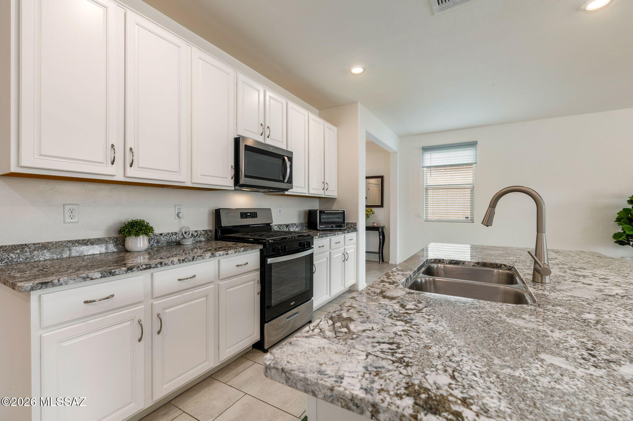 8686 N Calle La Canoa