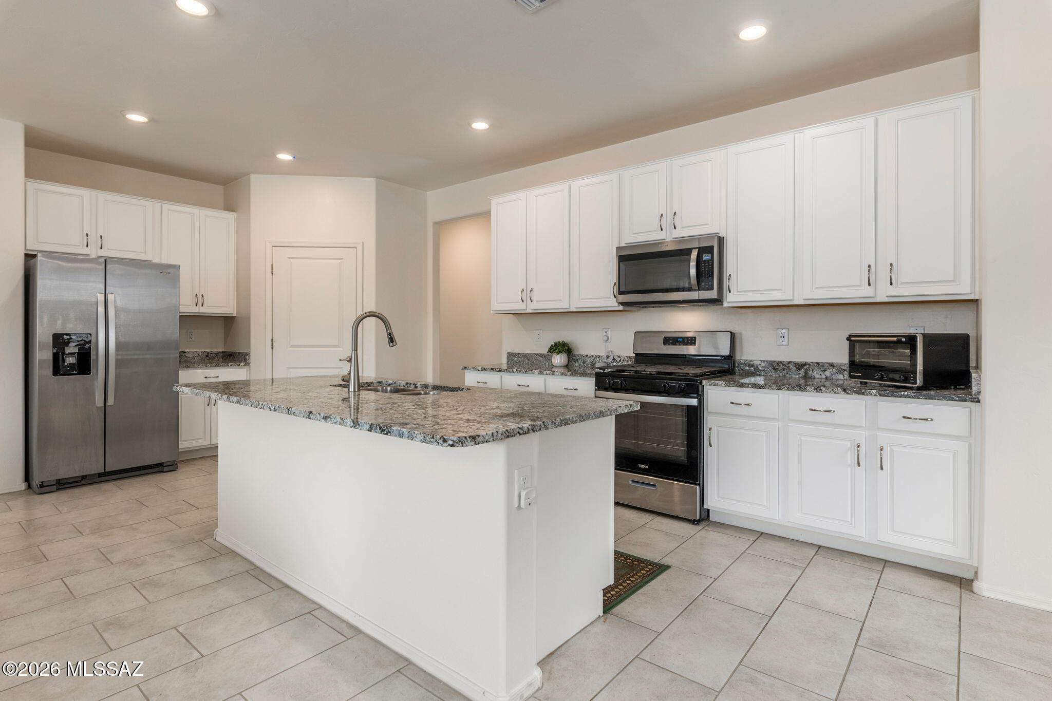 8686 N Calle La Canoa