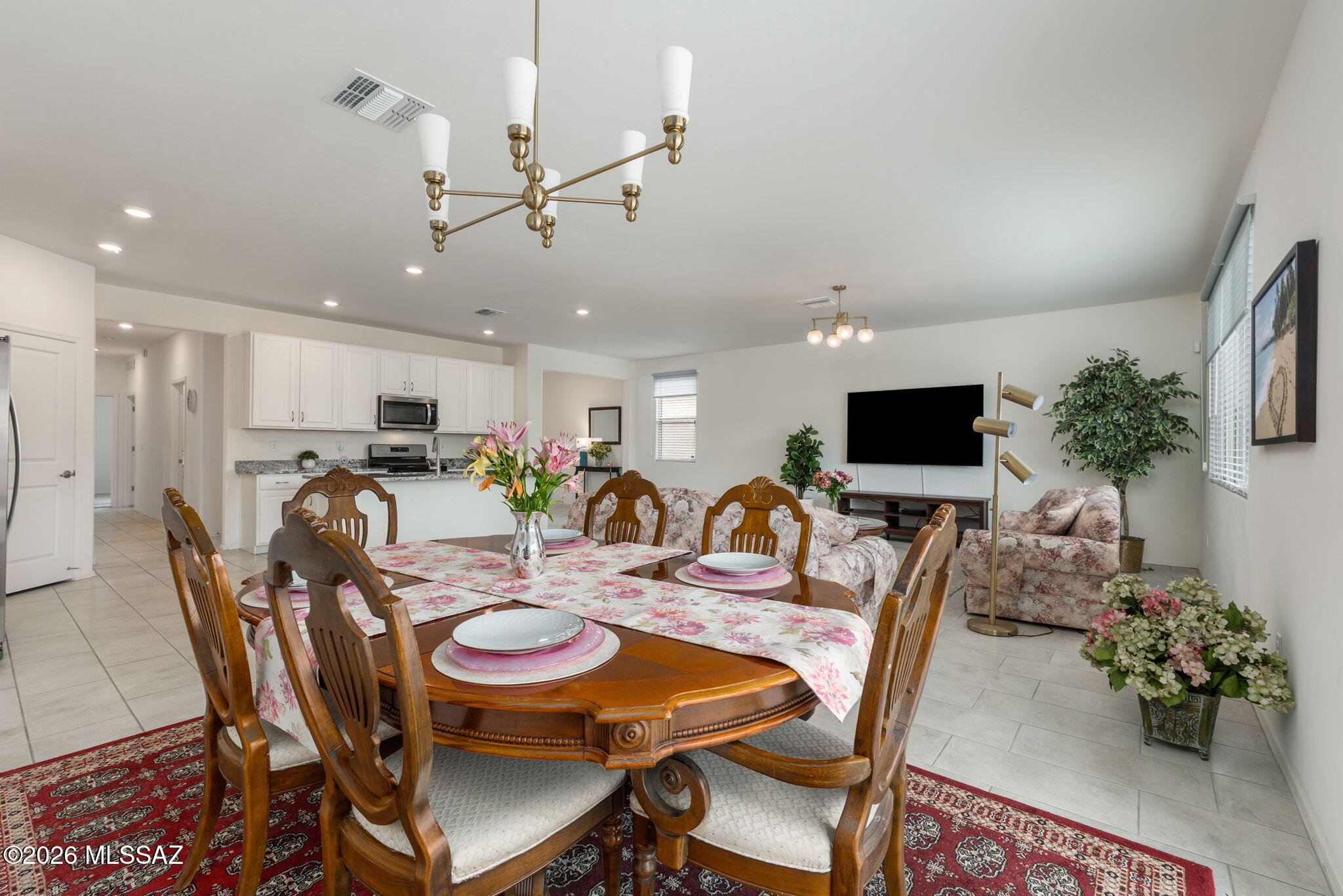 8686 N Calle La Canoa