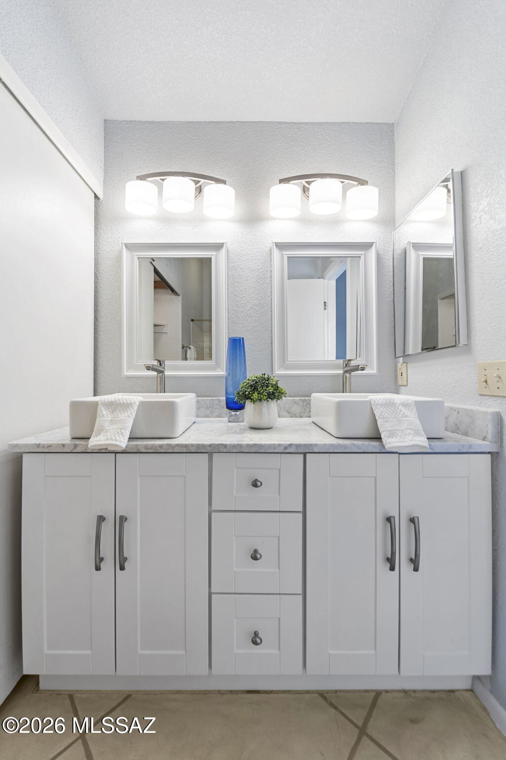 3605 W Avenida Del Mar